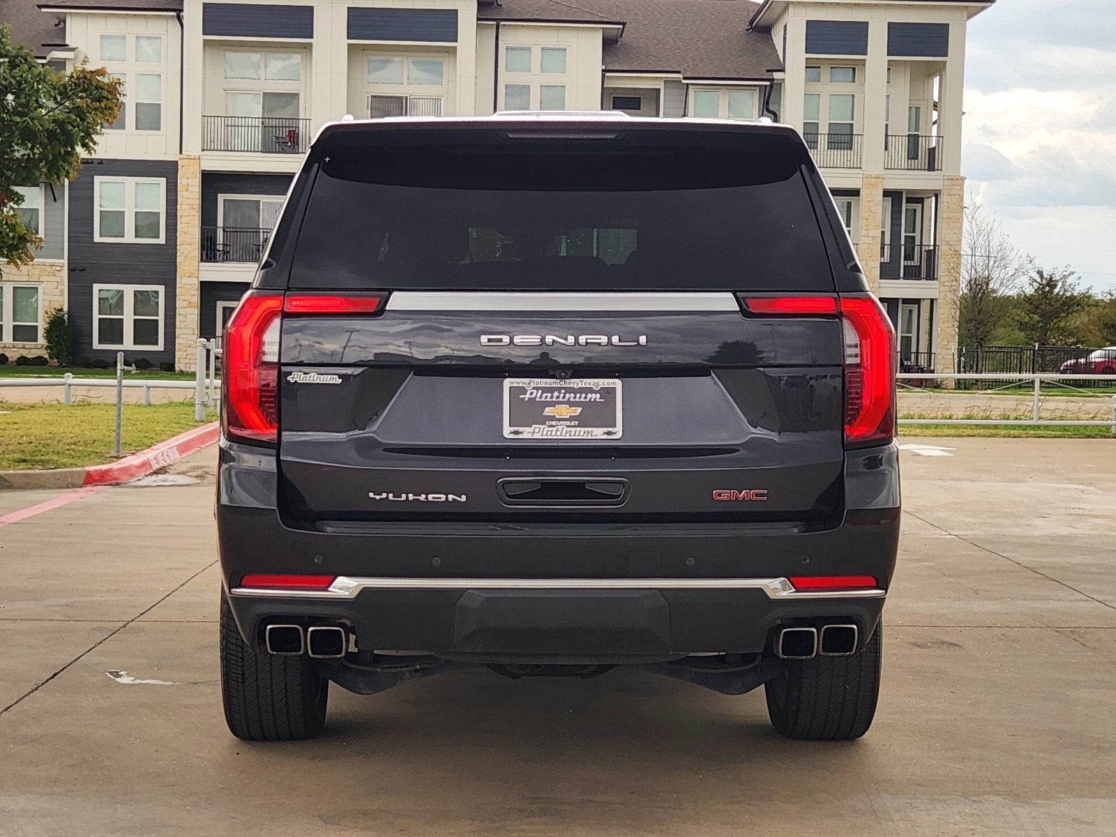 2025 GMC Yukon XL Denali - Photo 8