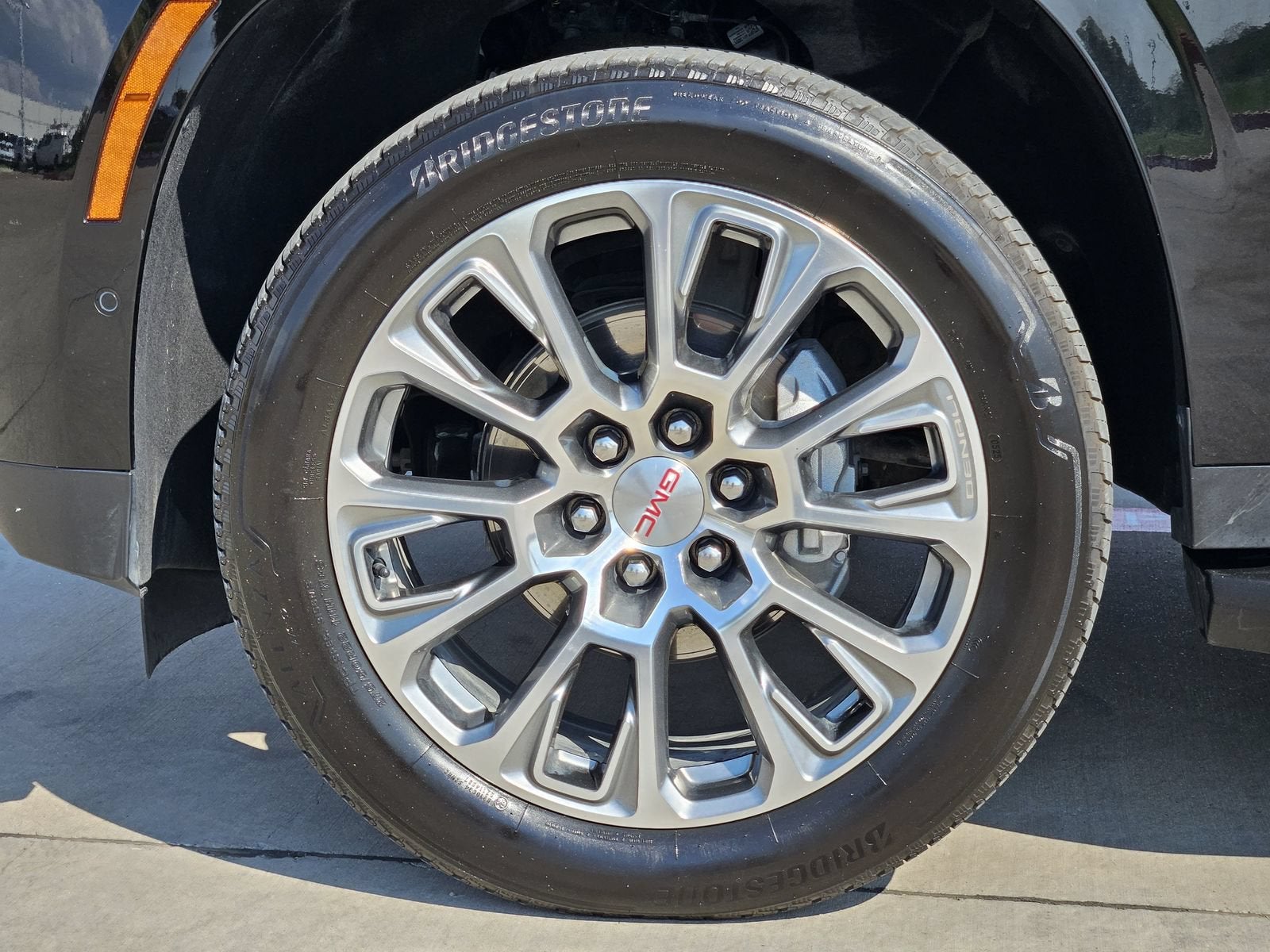 2025 GMC Yukon XL Denali - Photo 13