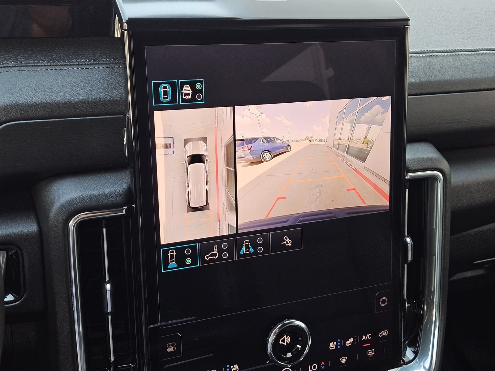 2025 GMC Yukon XL Denali - Photo 23