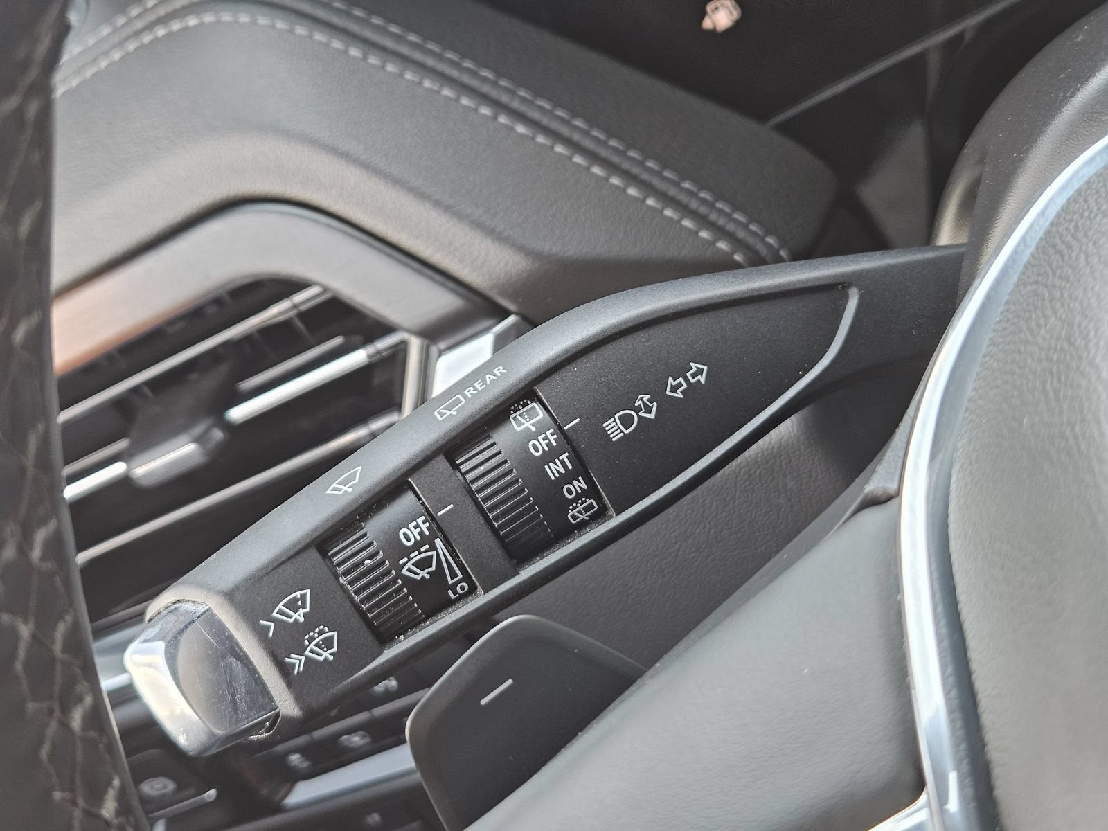 2025 GMC Yukon XL Denali - Photo 29