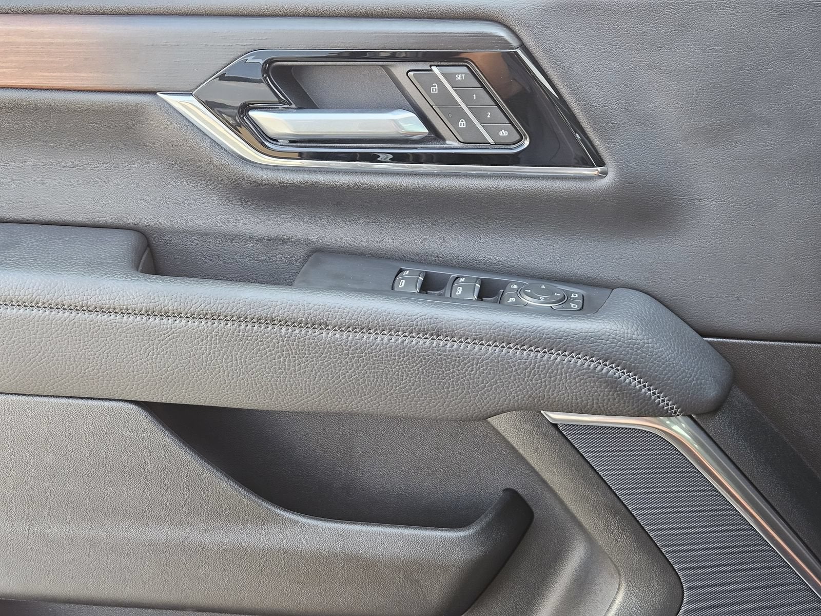 2025 GMC Yukon XL Denali - Photo 31