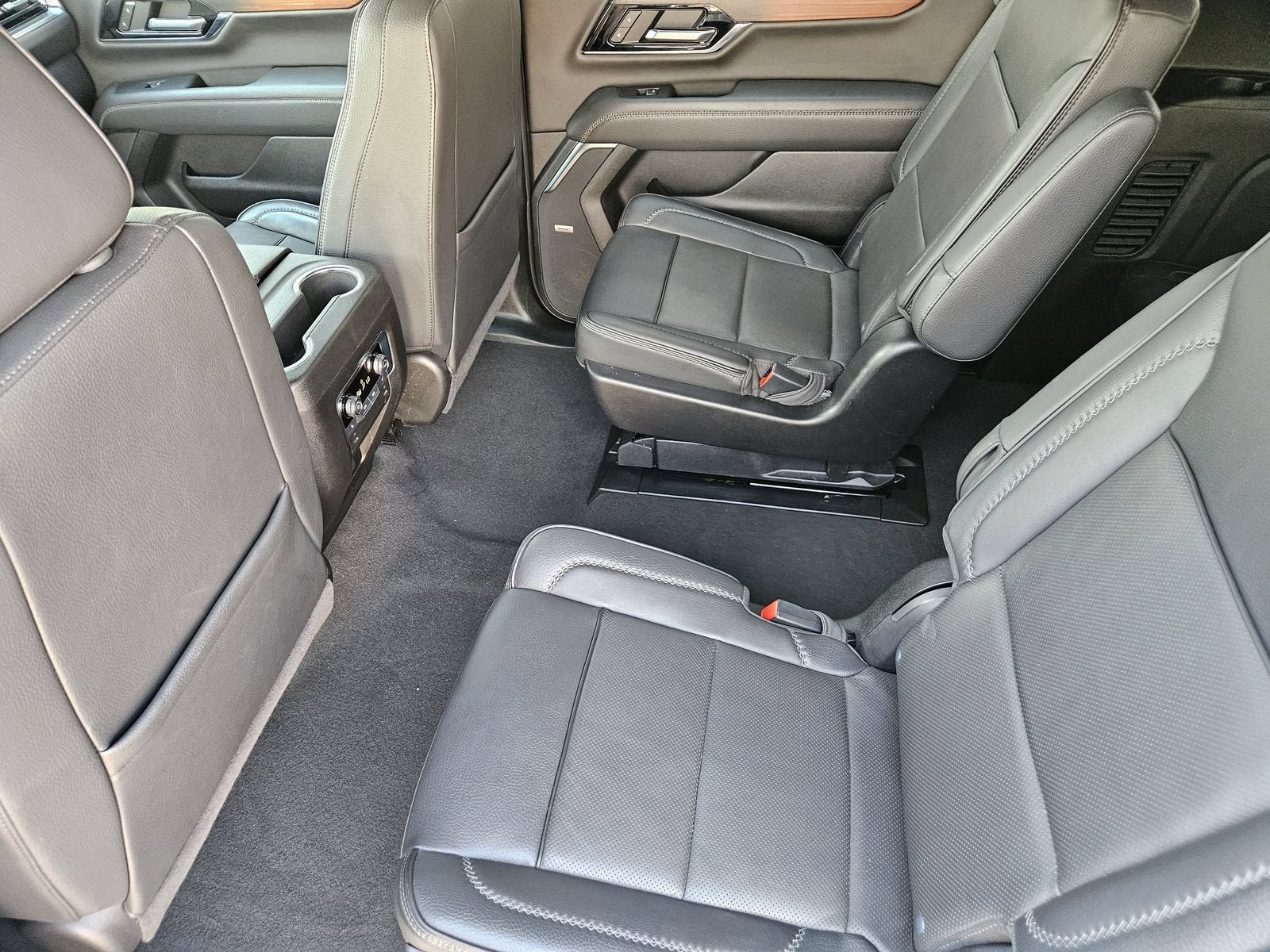 2025 GMC Yukon XL Denali - Photo 35