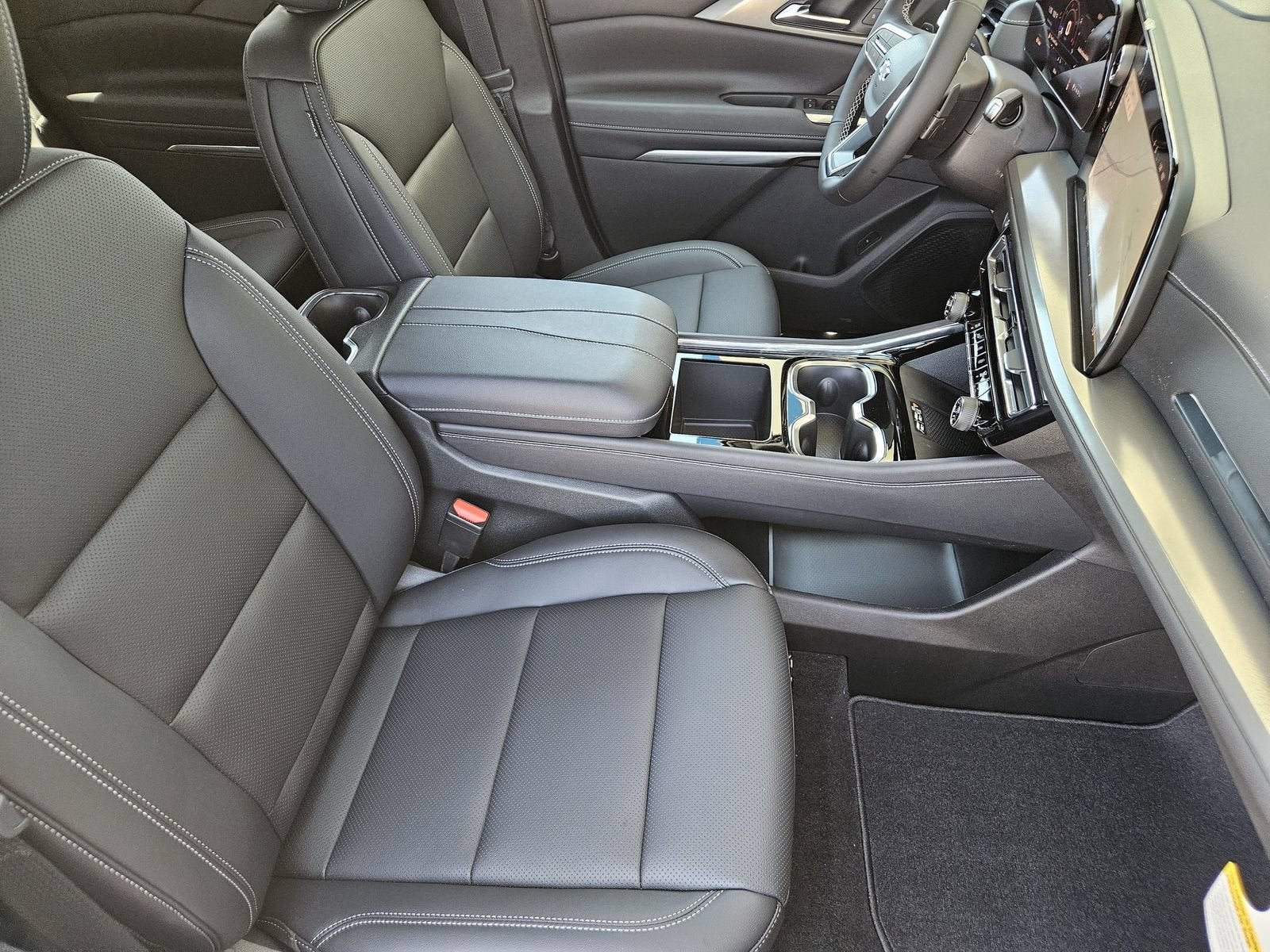2027 Chevrolet Traverse LT - Photo 15