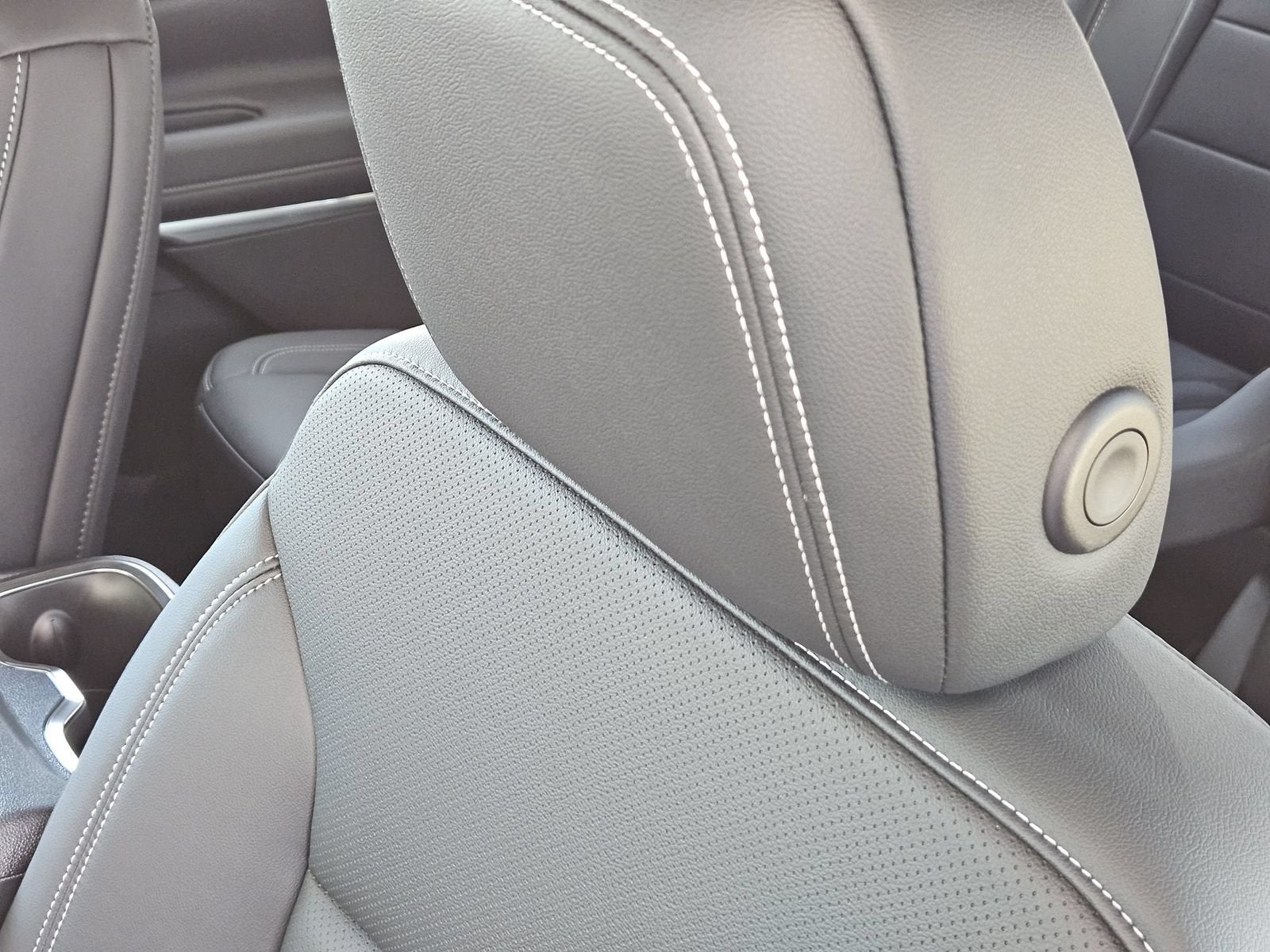 2027 Chevrolet Traverse LT - Photo 16