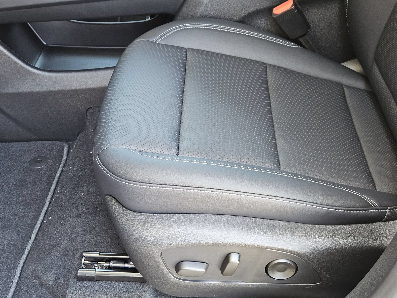 2027 Chevrolet Traverse LT - Photo 24