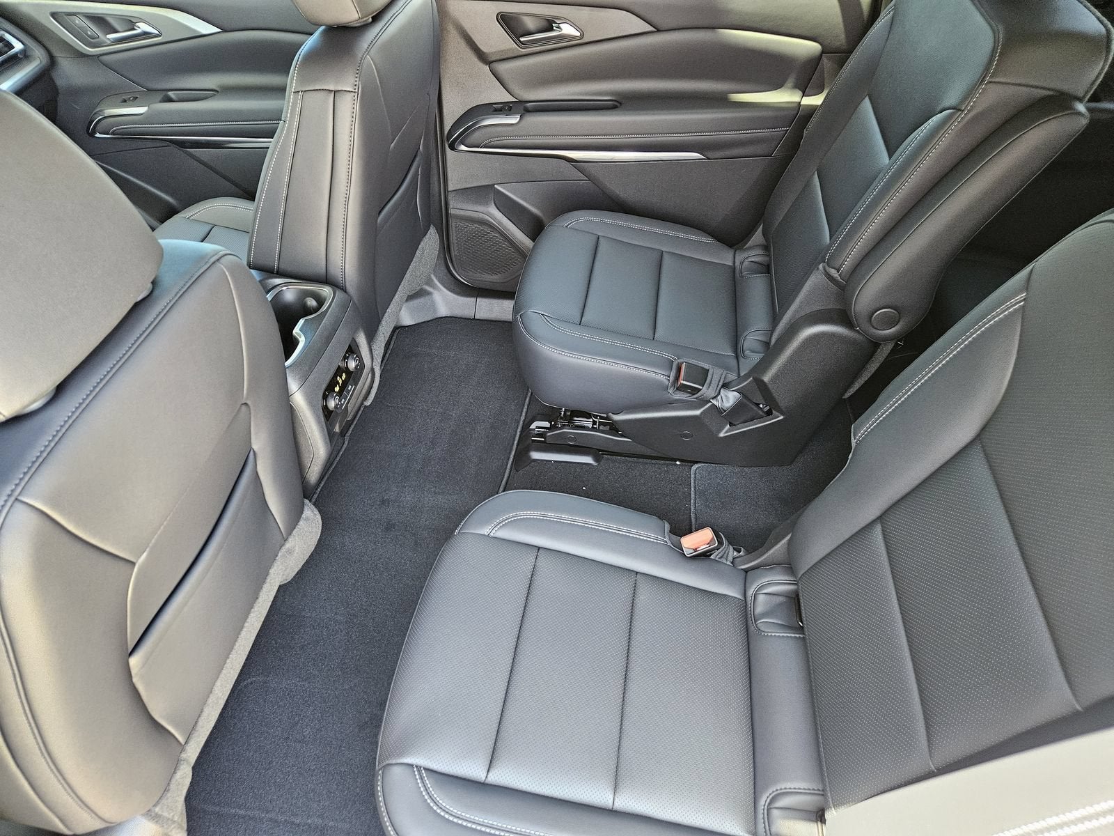 2027 Chevrolet Traverse LT - Photo 27