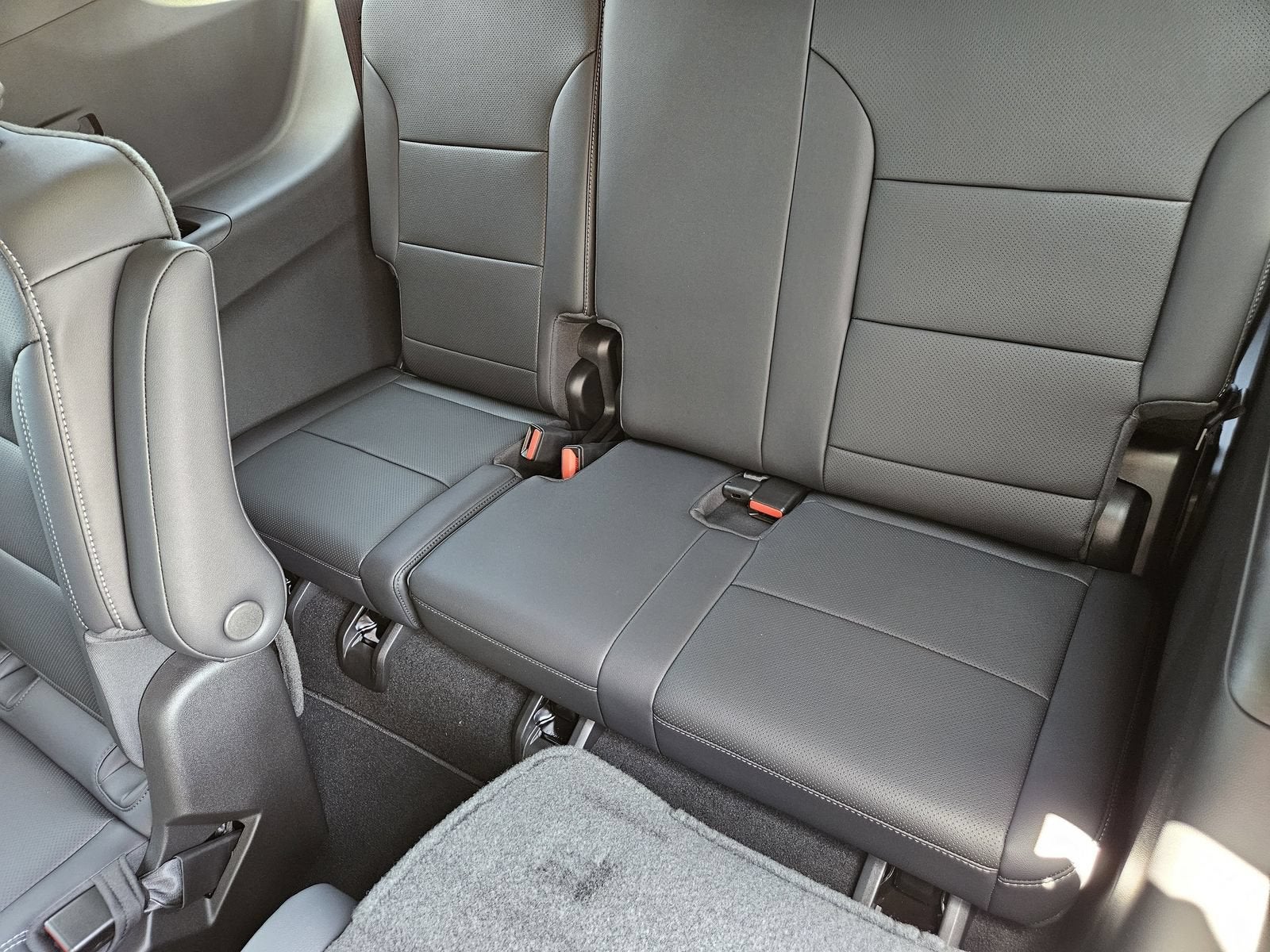 2027 Chevrolet Traverse LT - Photo 28