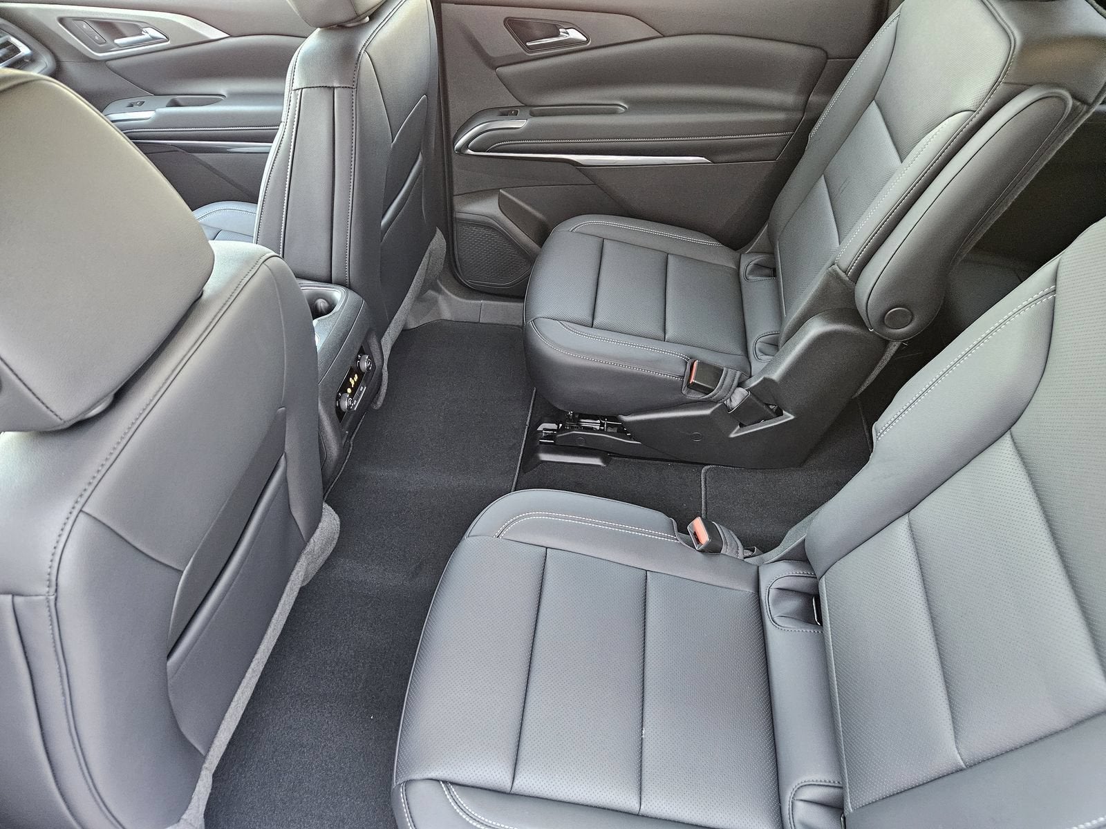 2027 Chevrolet Traverse LT - Photo 25