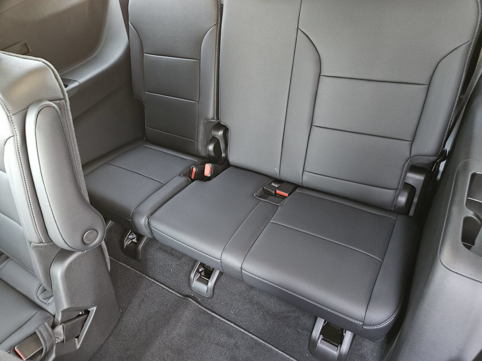 2027 Chevrolet Traverse LT - Photo 26