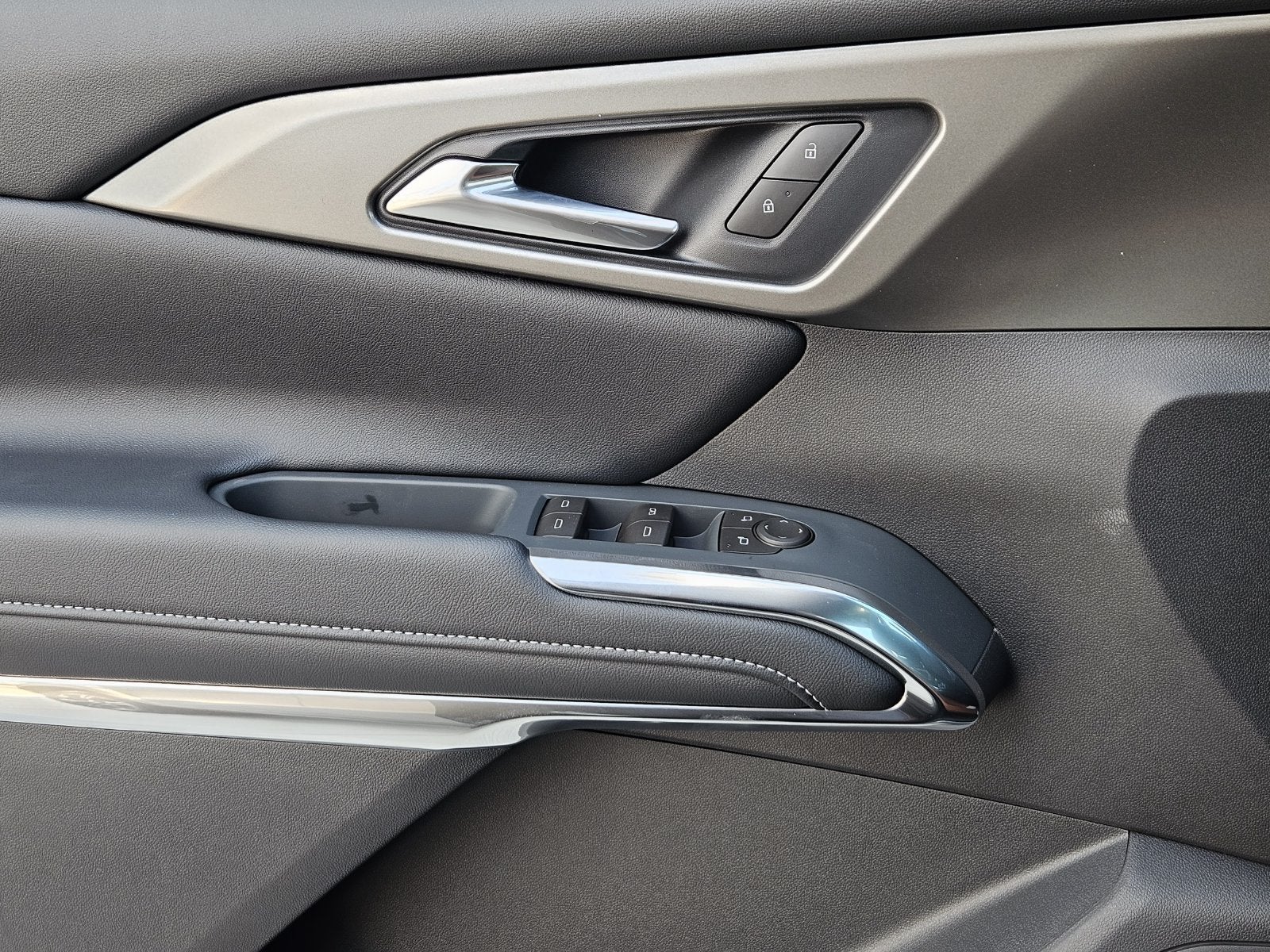 2027 Chevrolet Traverse LT - Photo 23