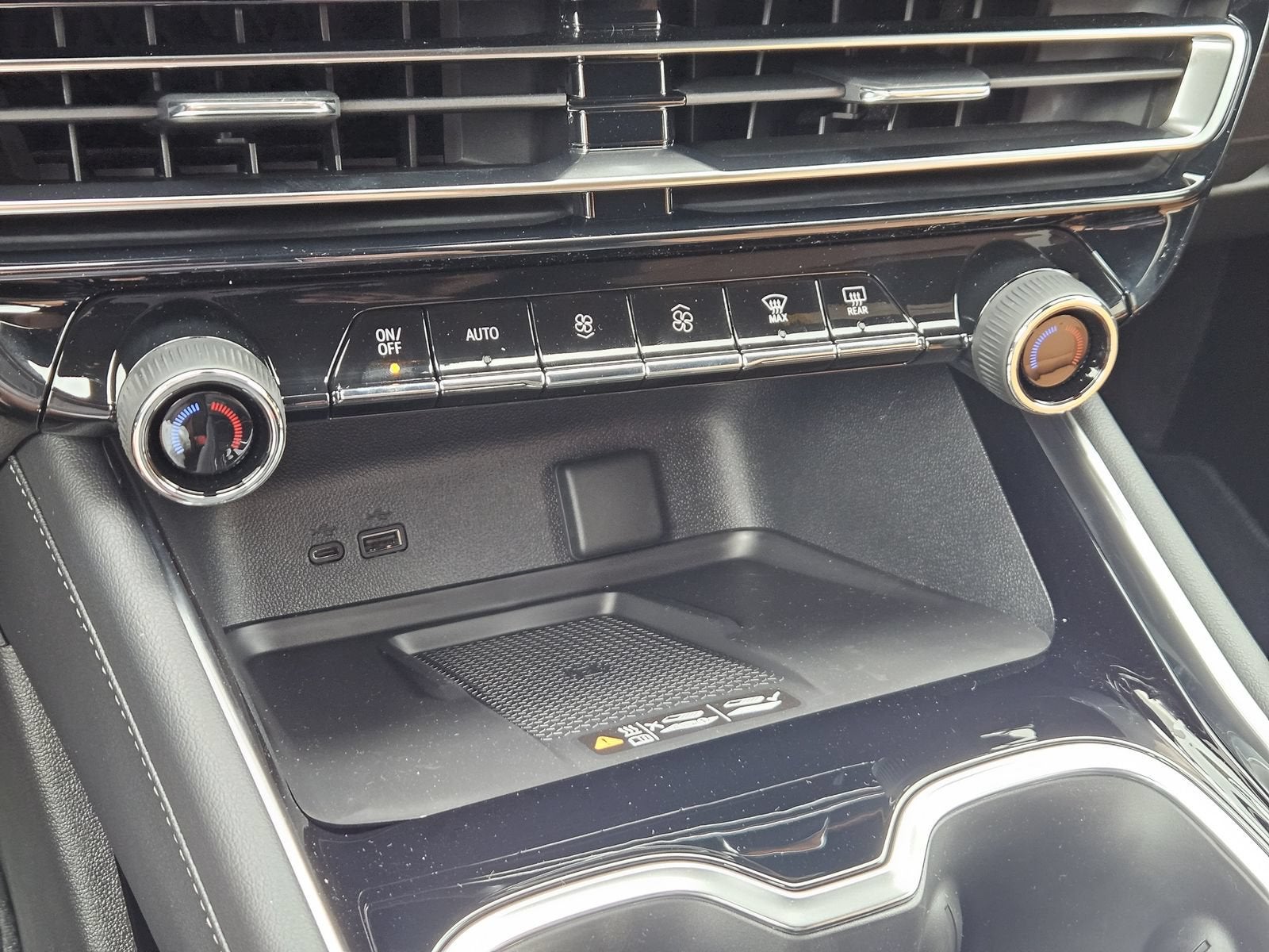 2027 Chevrolet Traverse Z71 - Photo 21