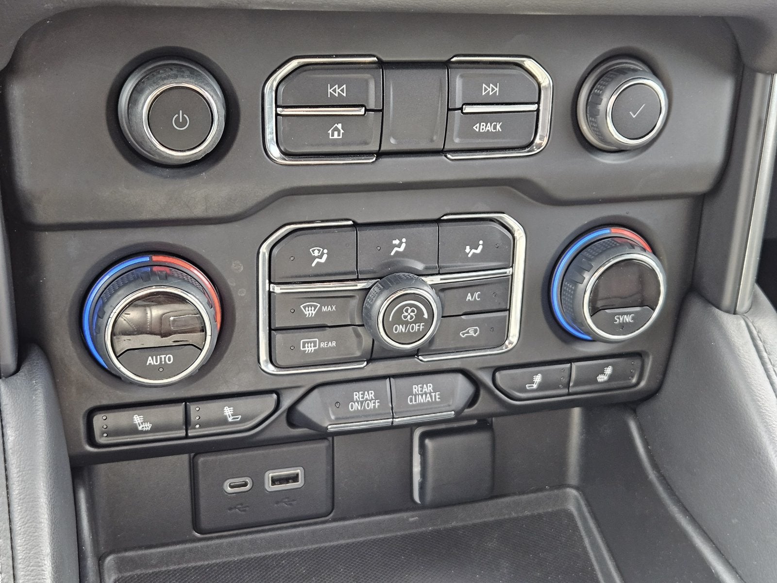 2022 Chevrolet Suburban Z71 - Photo 21