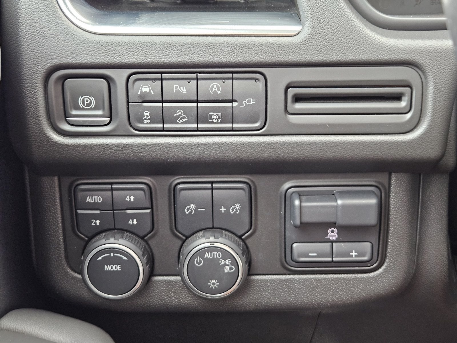 2022 Chevrolet Suburban Z71 - Photo 23