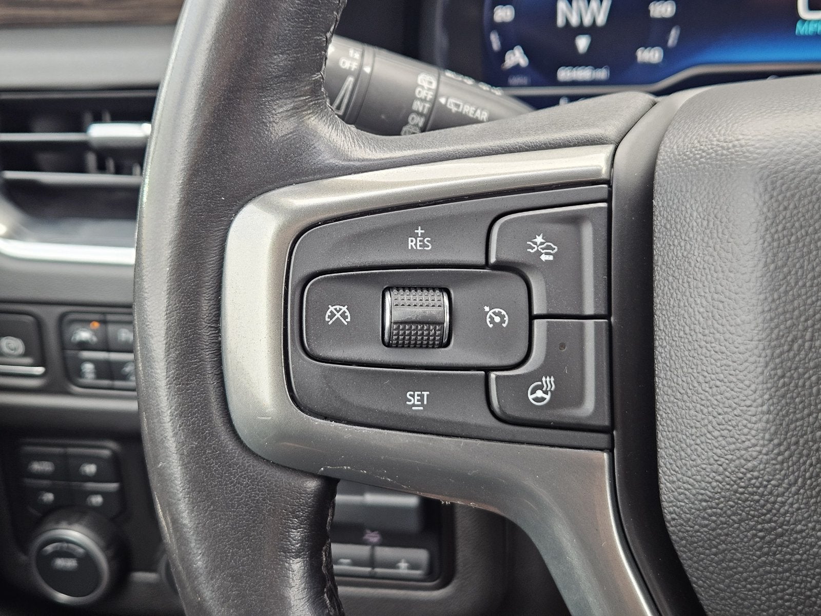 2022 Chevrolet Suburban Z71 - Photo 24