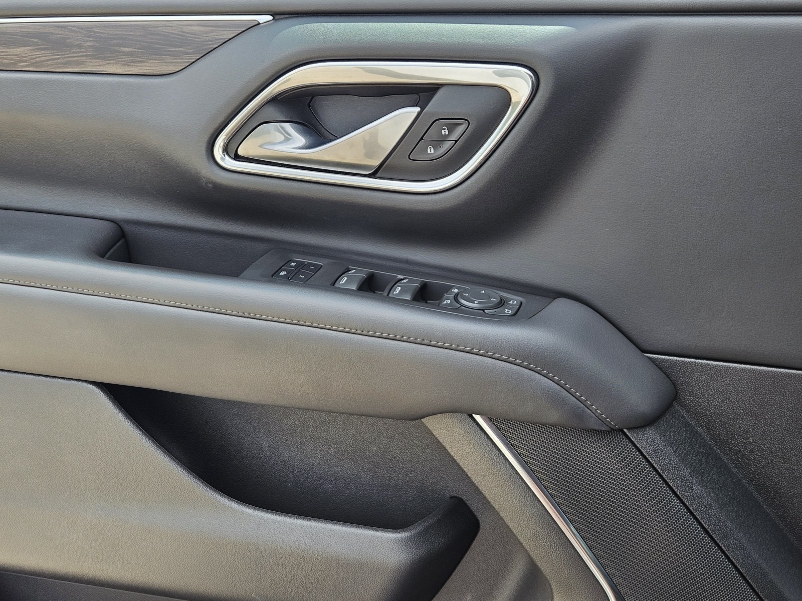 2022 Chevrolet Suburban Z71 - Photo 27