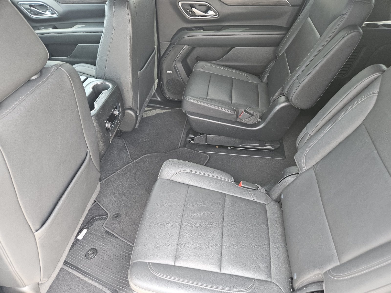 2022 Chevrolet Suburban Z71 - Photo 30