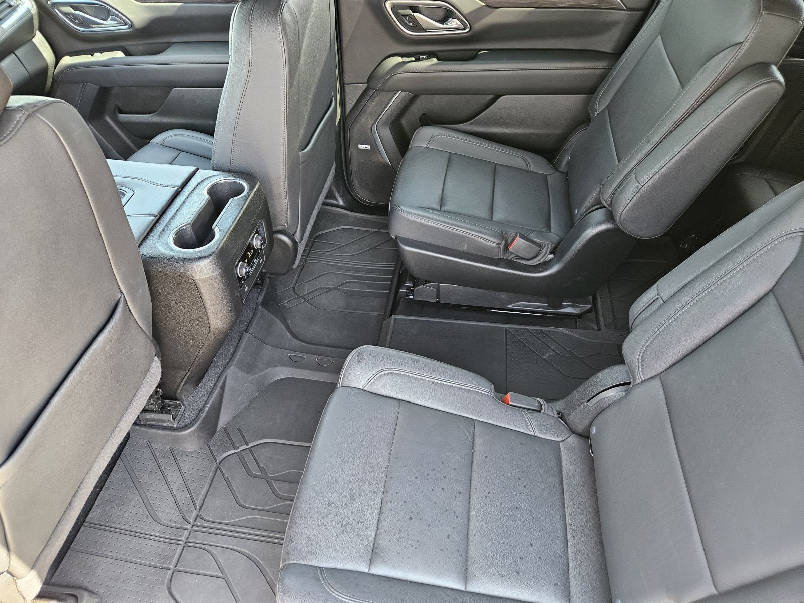2024 Chevrolet Suburban Z71 - Photo 32