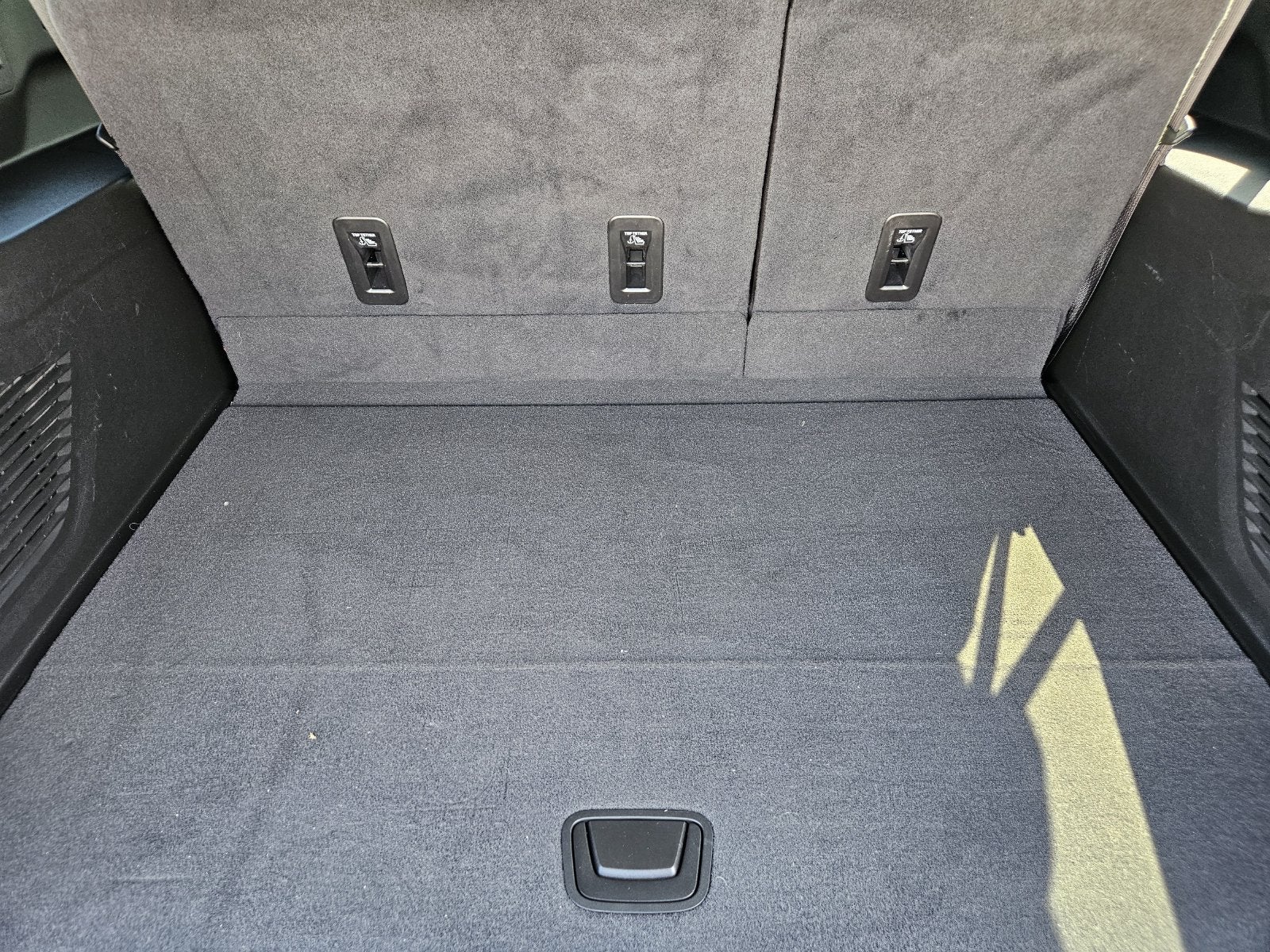 2024 Chevrolet Suburban Z71 - Photo 35