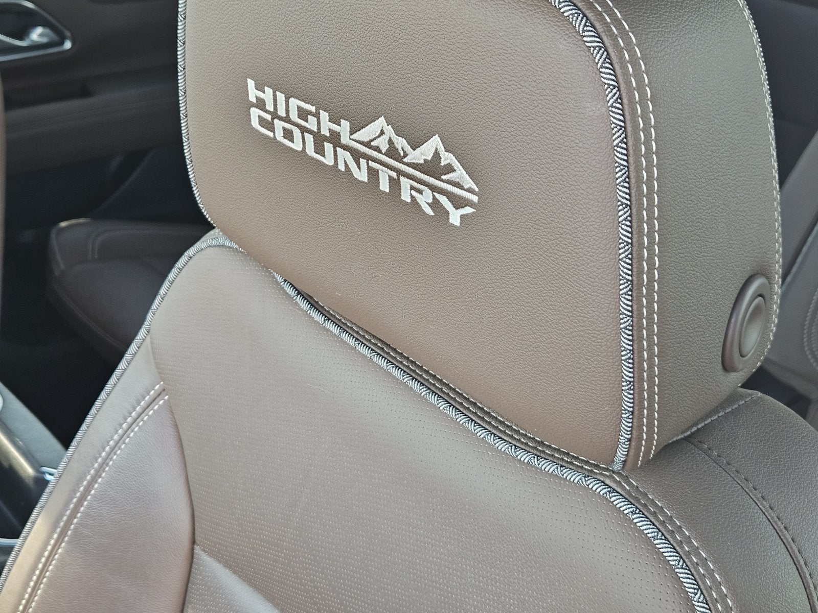 2023 Chevrolet Suburban High Country - Photo 19
