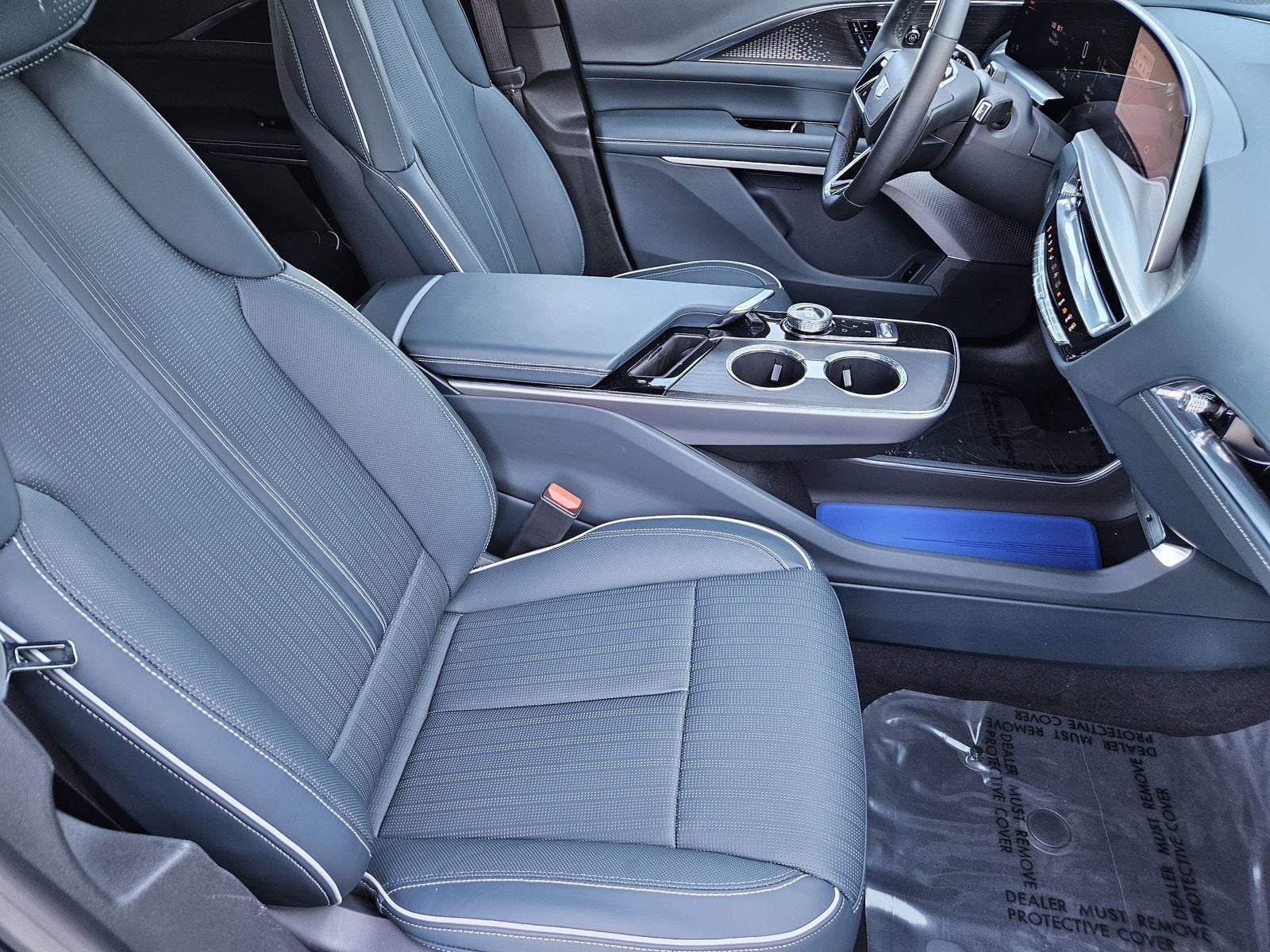 2024 Cadillac LYRIQ Luxury 3