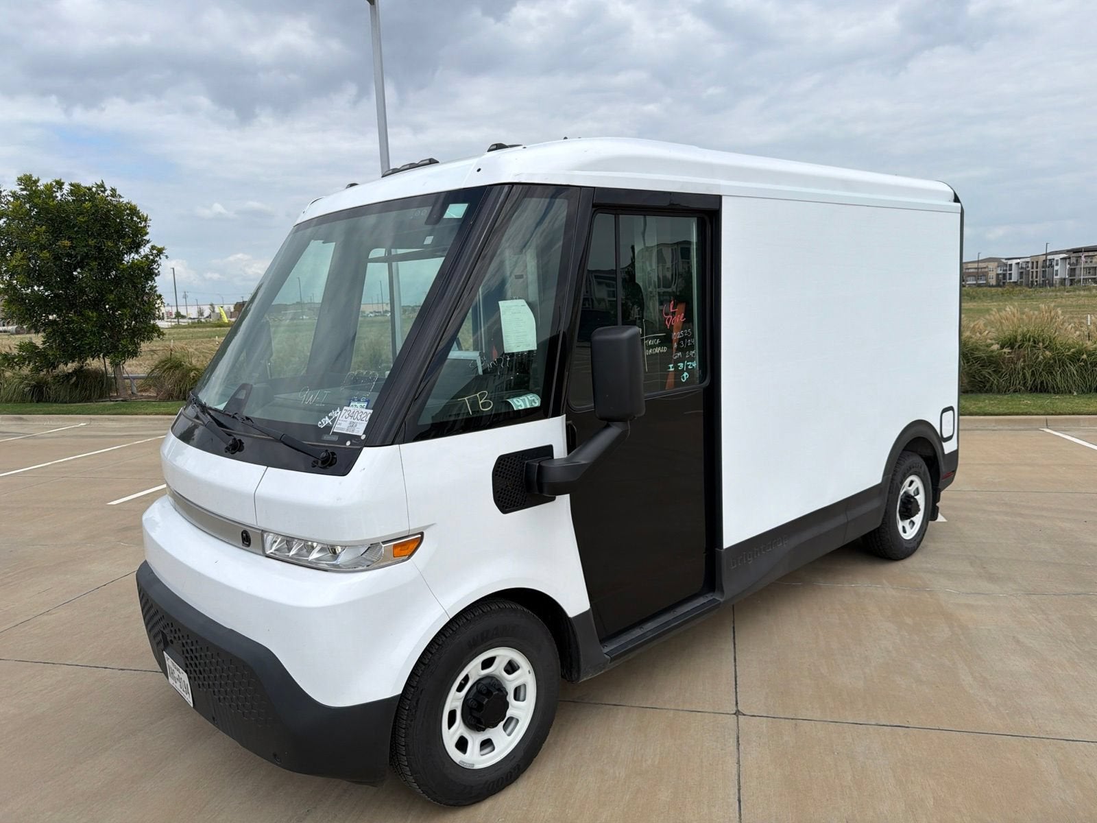 2024 BrightDrop Zevo 400 EJY