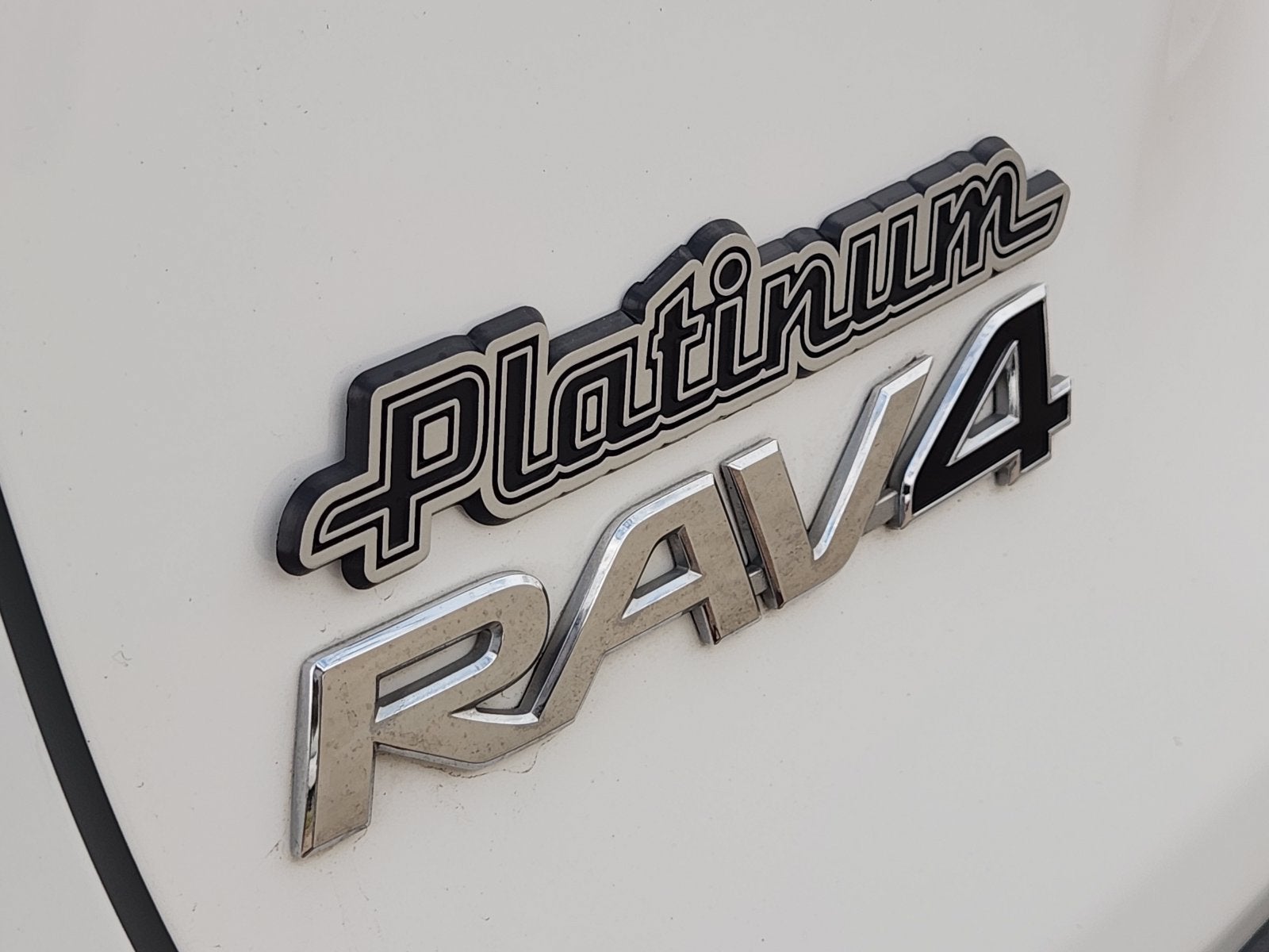 2022 Toyota RAV4 XLE - Photo 13