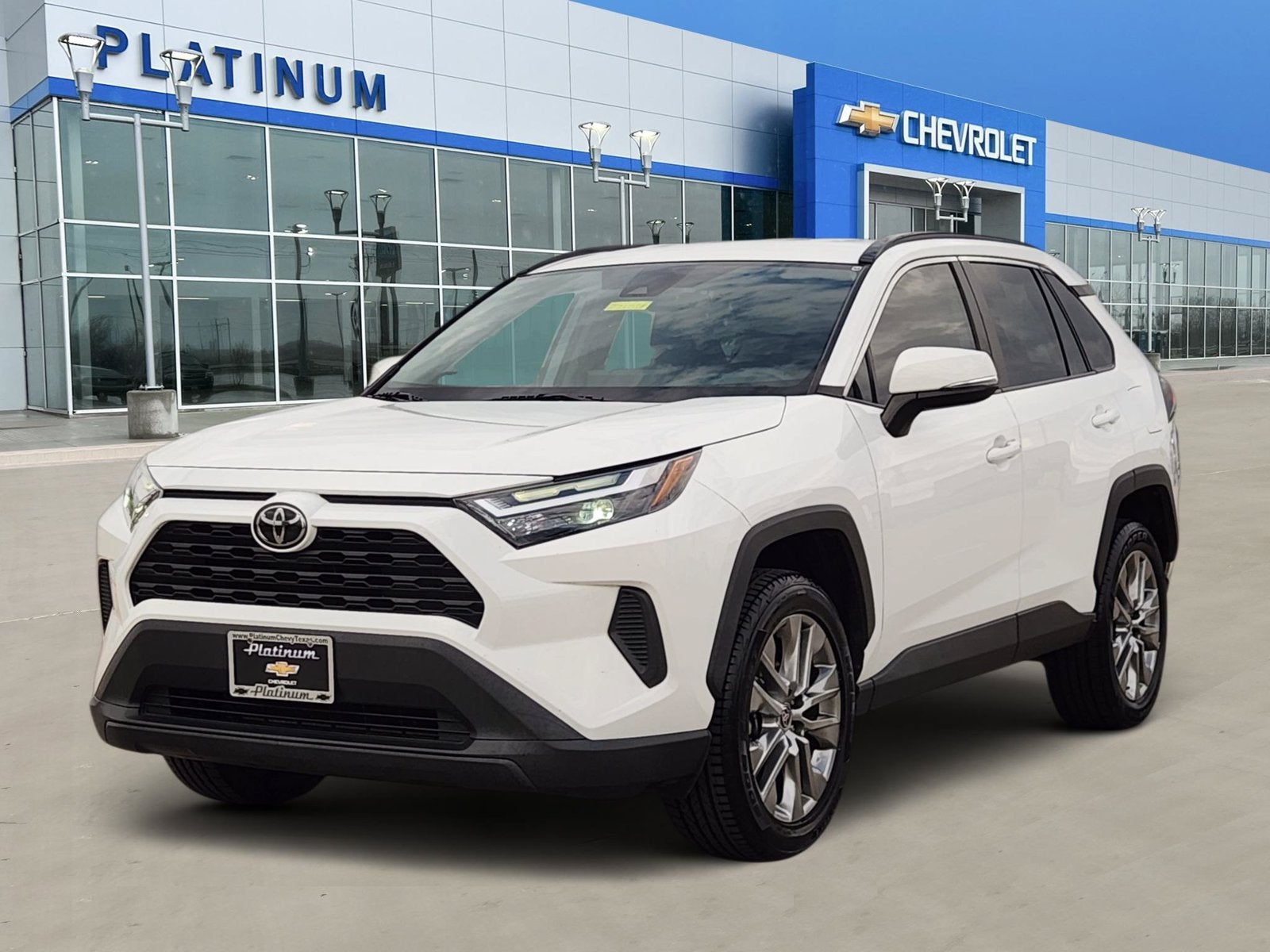 2022 Toyota RAV4 XLE - Photo 2