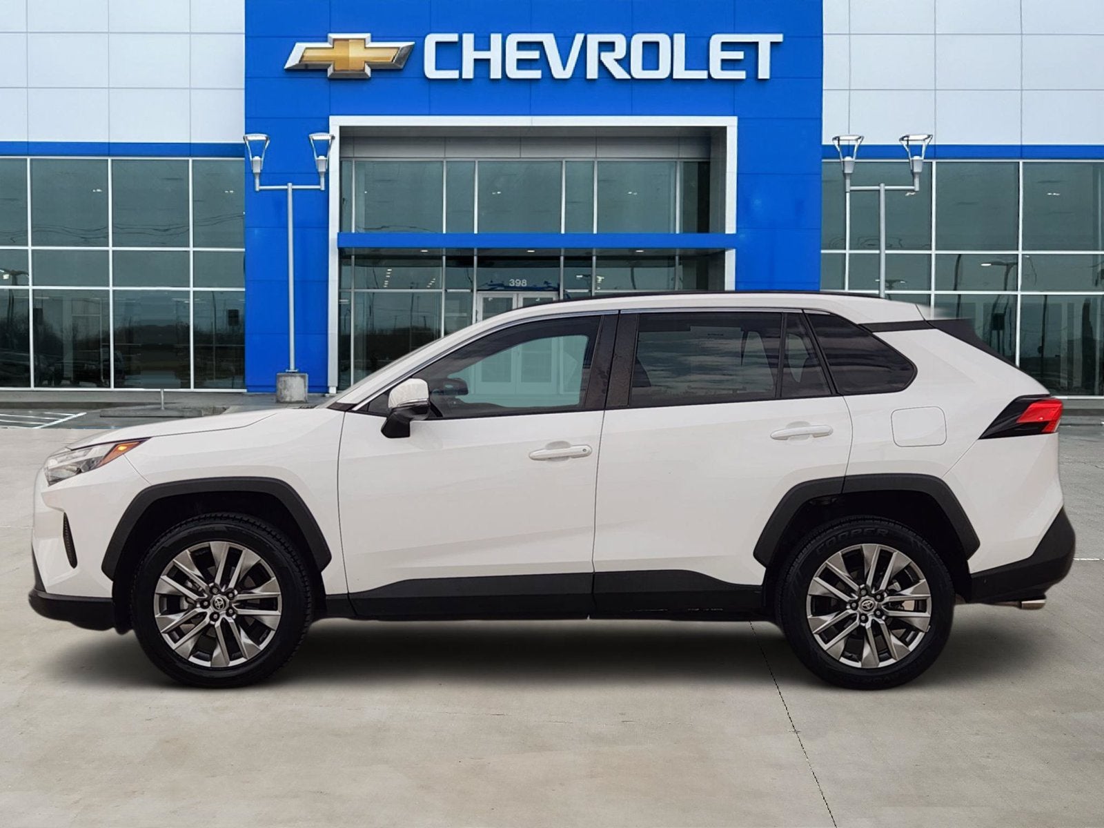 2022 Toyota RAV4 XLE - Photo 3