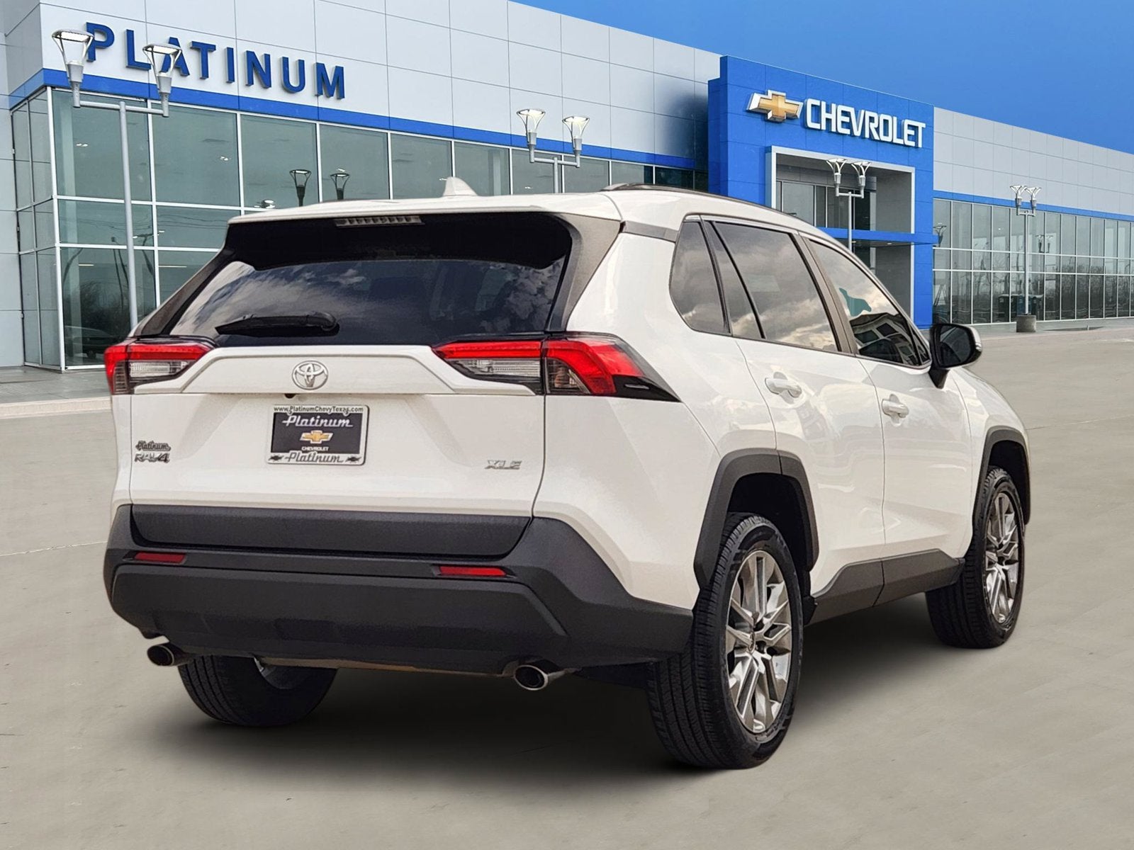 2022 Toyota RAV4 XLE - Photo 5