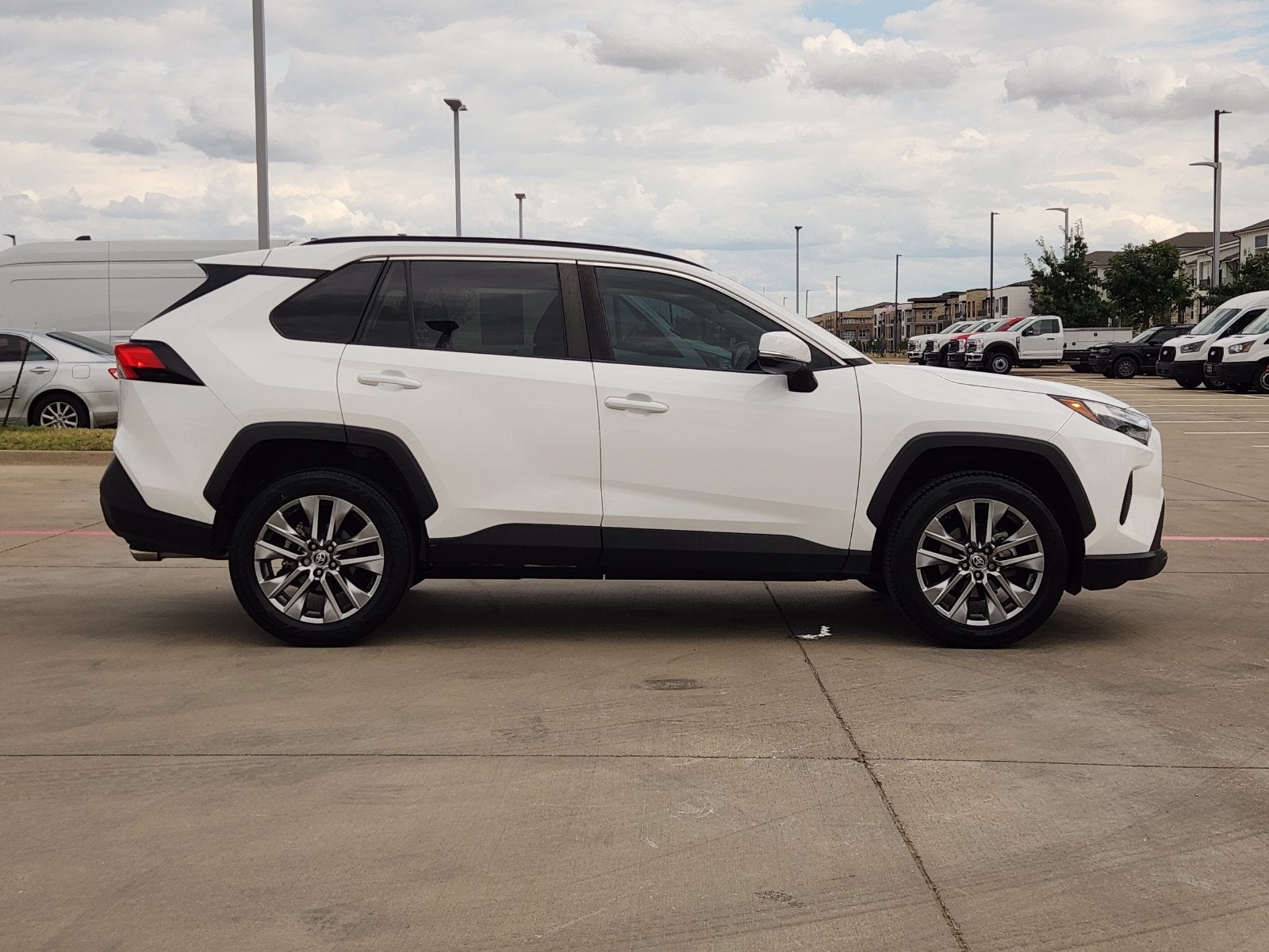 2022 Toyota RAV4 XLE - Photo 7