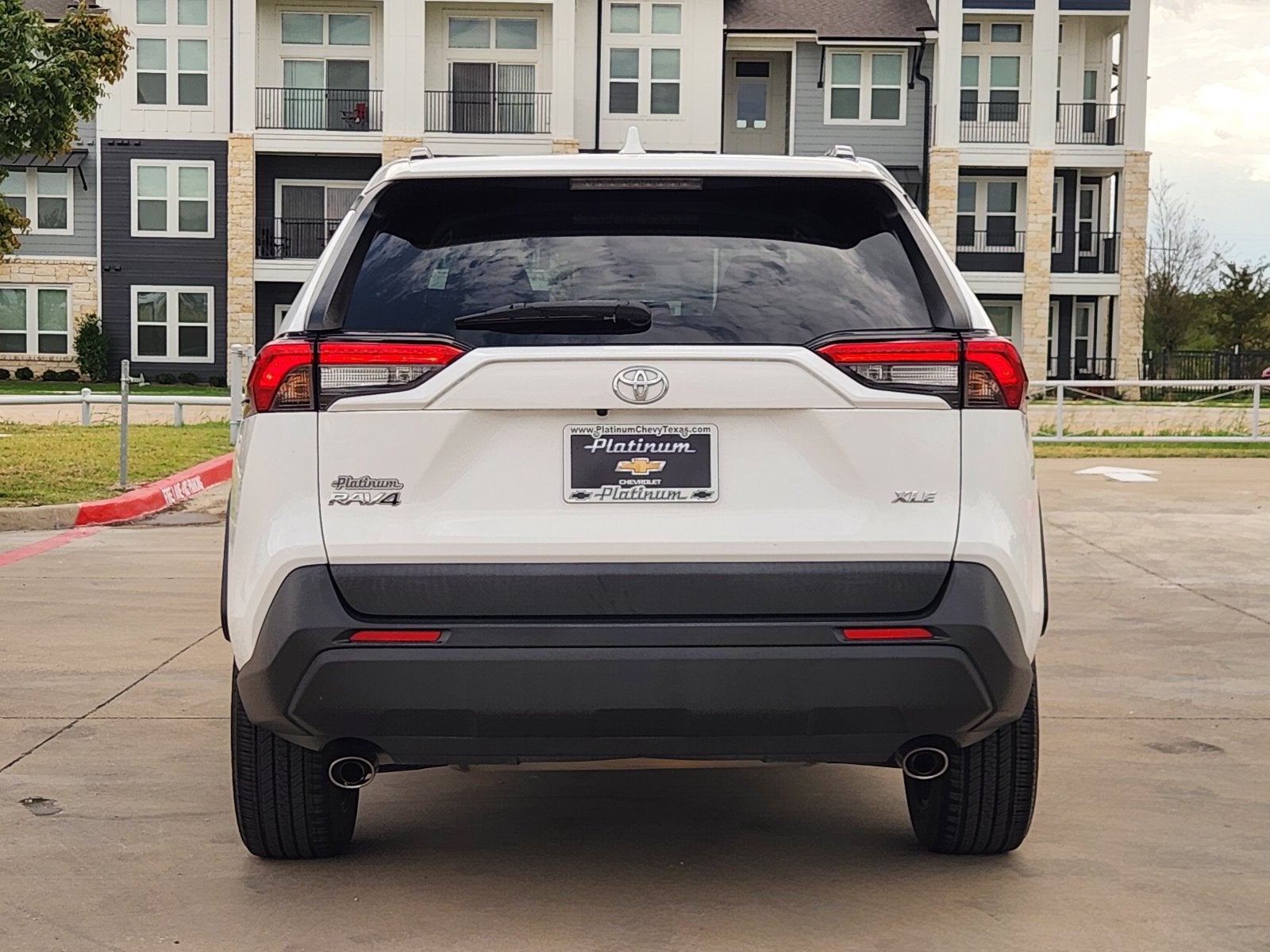 2022 Toyota RAV4 XLE - Photo 8