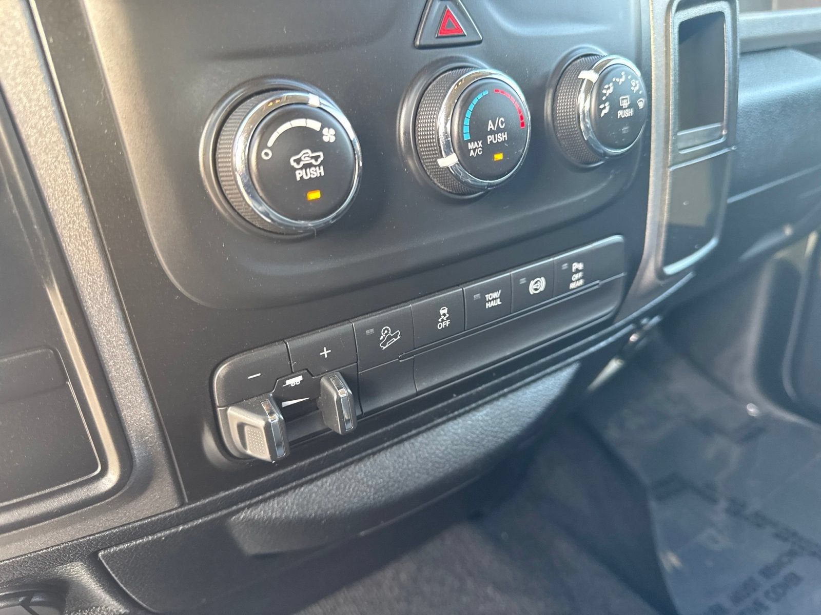 2018 RAM 2500 Tradesman Crew Cab 4x4 6'4" Box