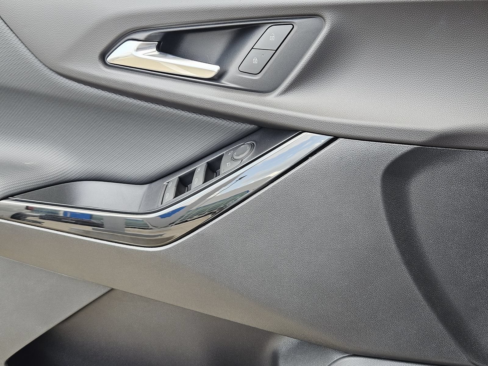 2027 Chevrolet Equinox FWD LT