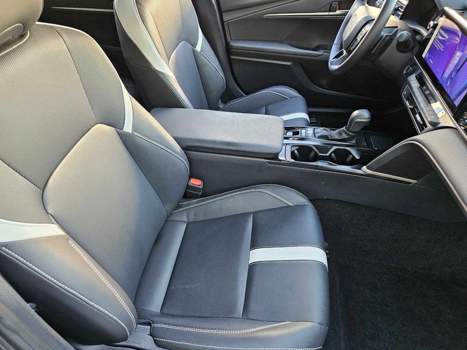 2025 Toyota Camry SE - Photo 17