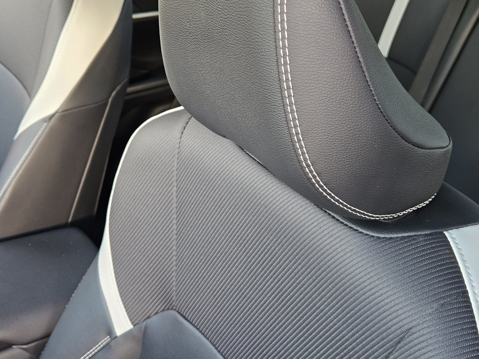 2025 Toyota Camry SE - Photo 18