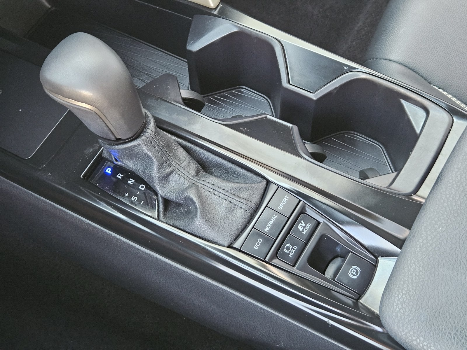 2025 Toyota Camry SE - Photo 22