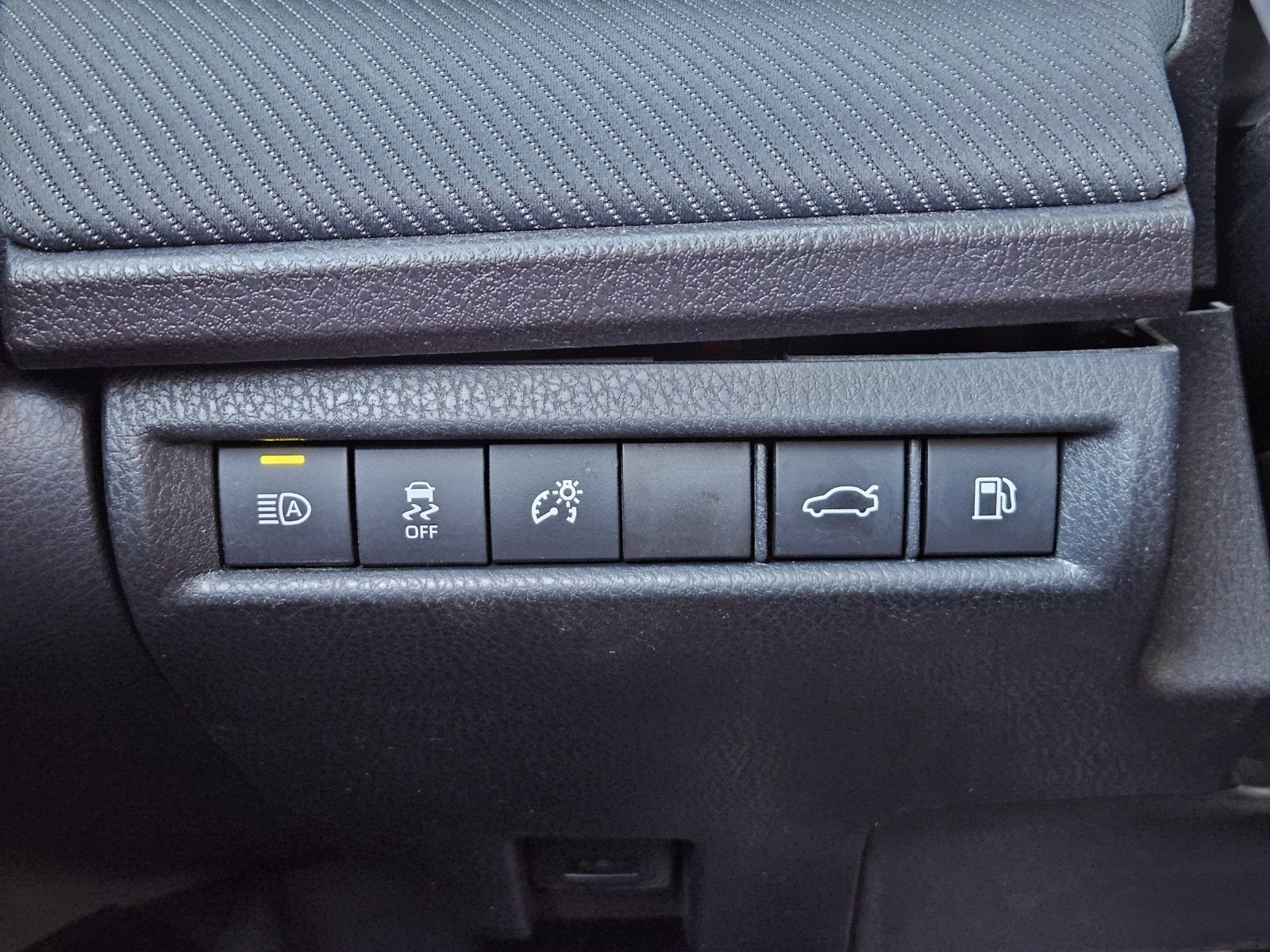2025 Toyota Camry SE - Photo 24