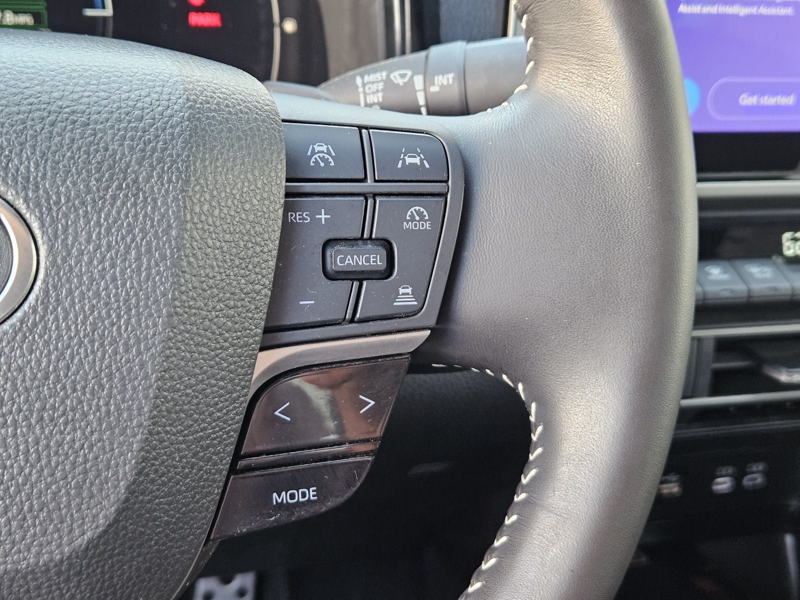 2025 Toyota Camry SE - Photo 26
