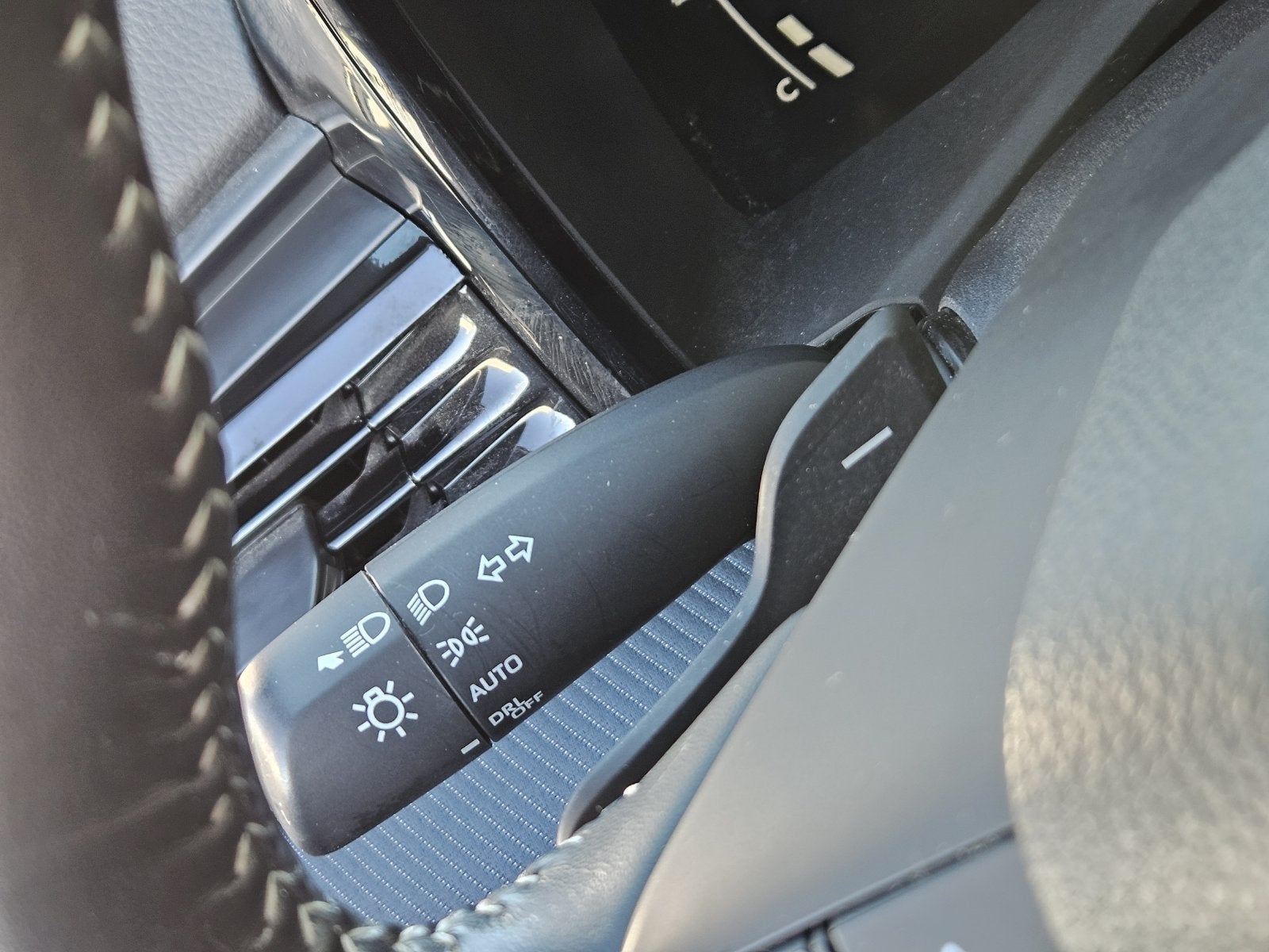 2025 Toyota Camry SE - Photo 27