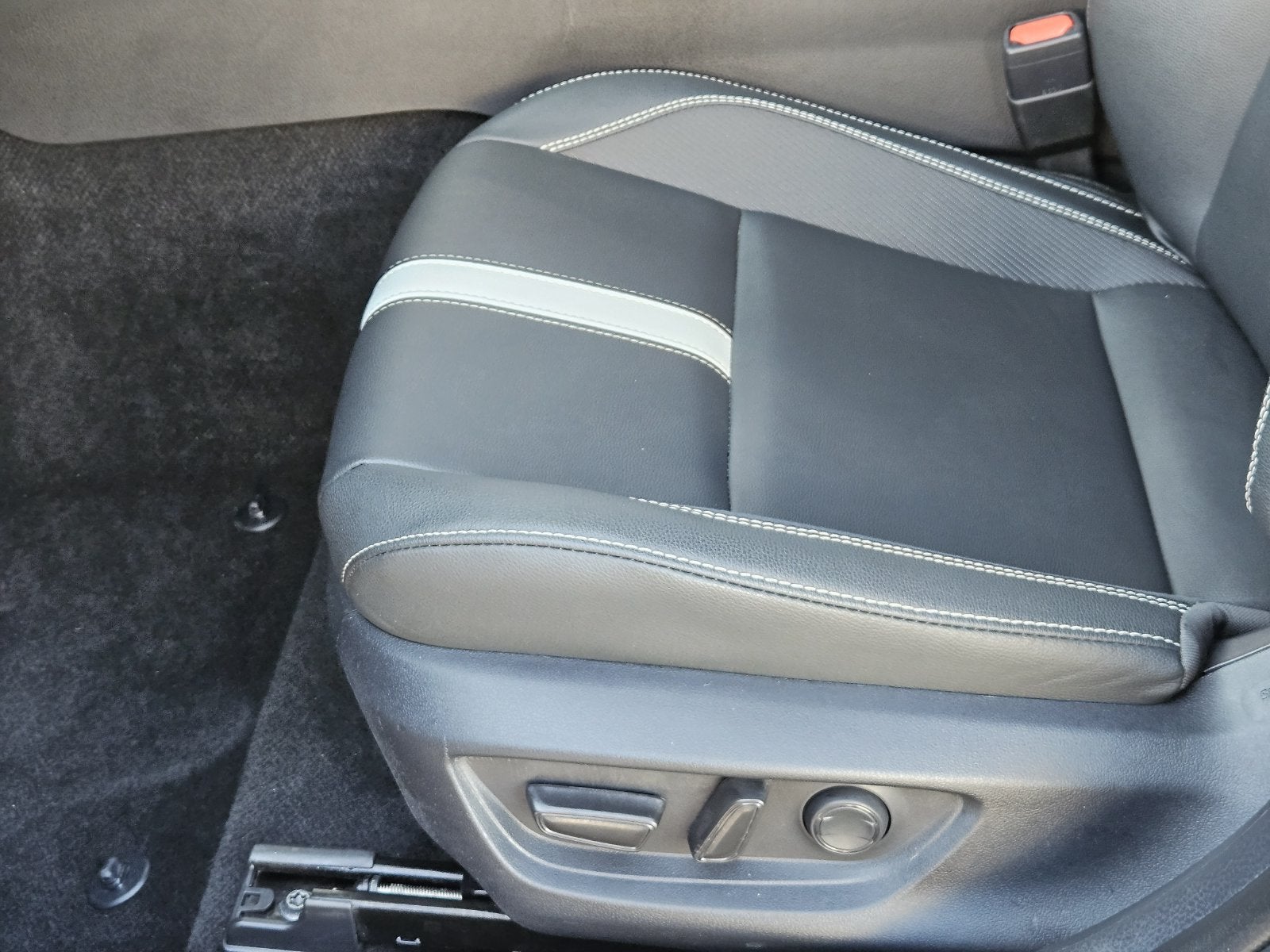 2025 Toyota Camry SE - Photo 30