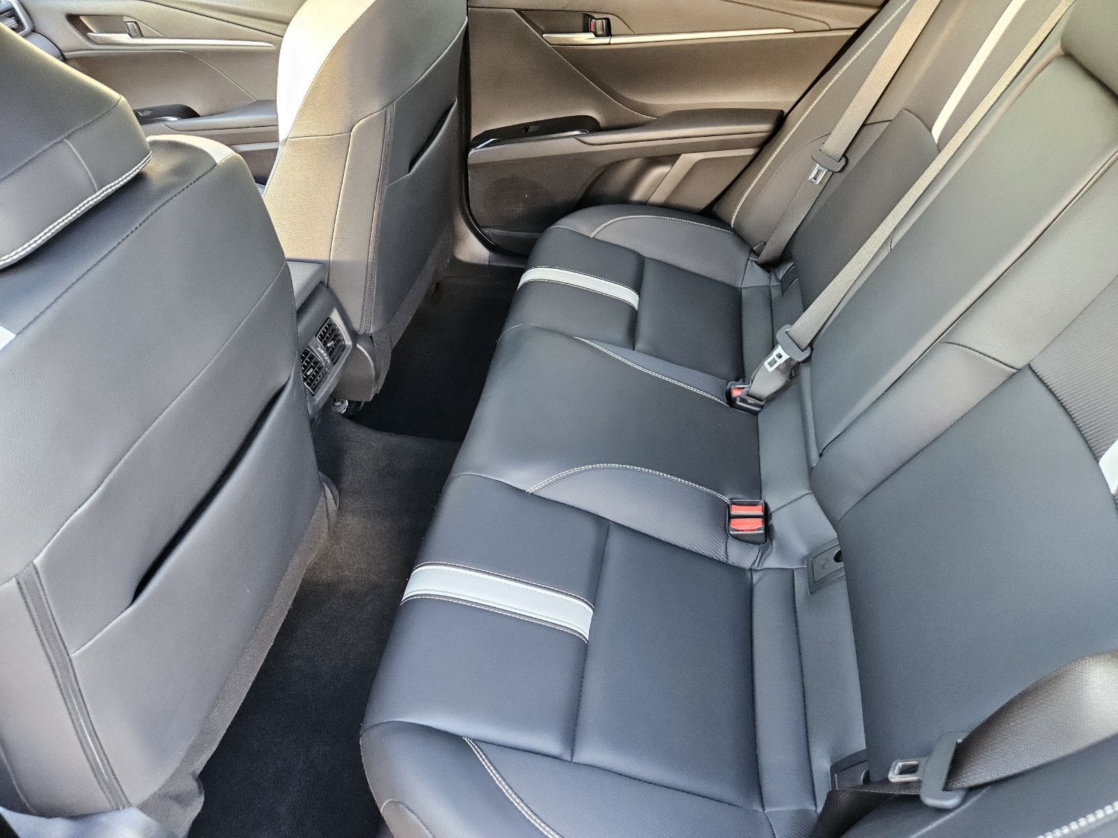 2025 Toyota Camry SE - Photo 34