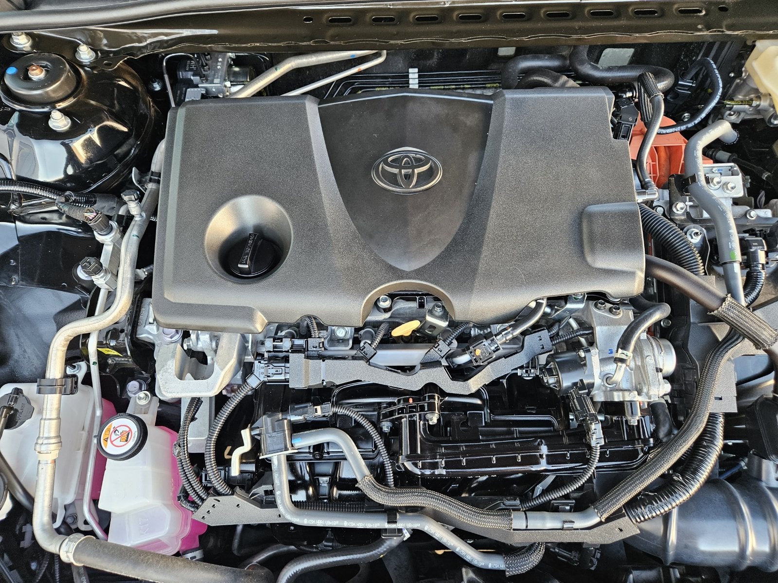 2025 Toyota Camry SE - Photo 35