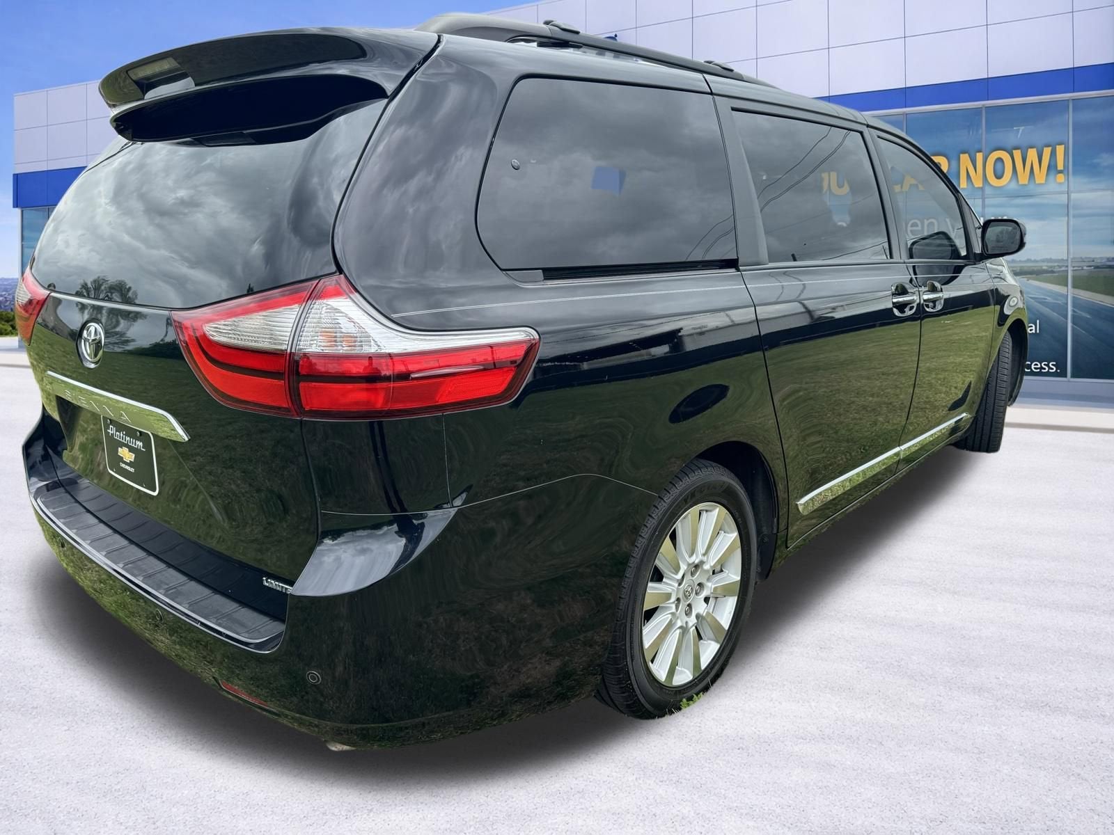 2017 Toyota Sienna XLE Auto Access Seat