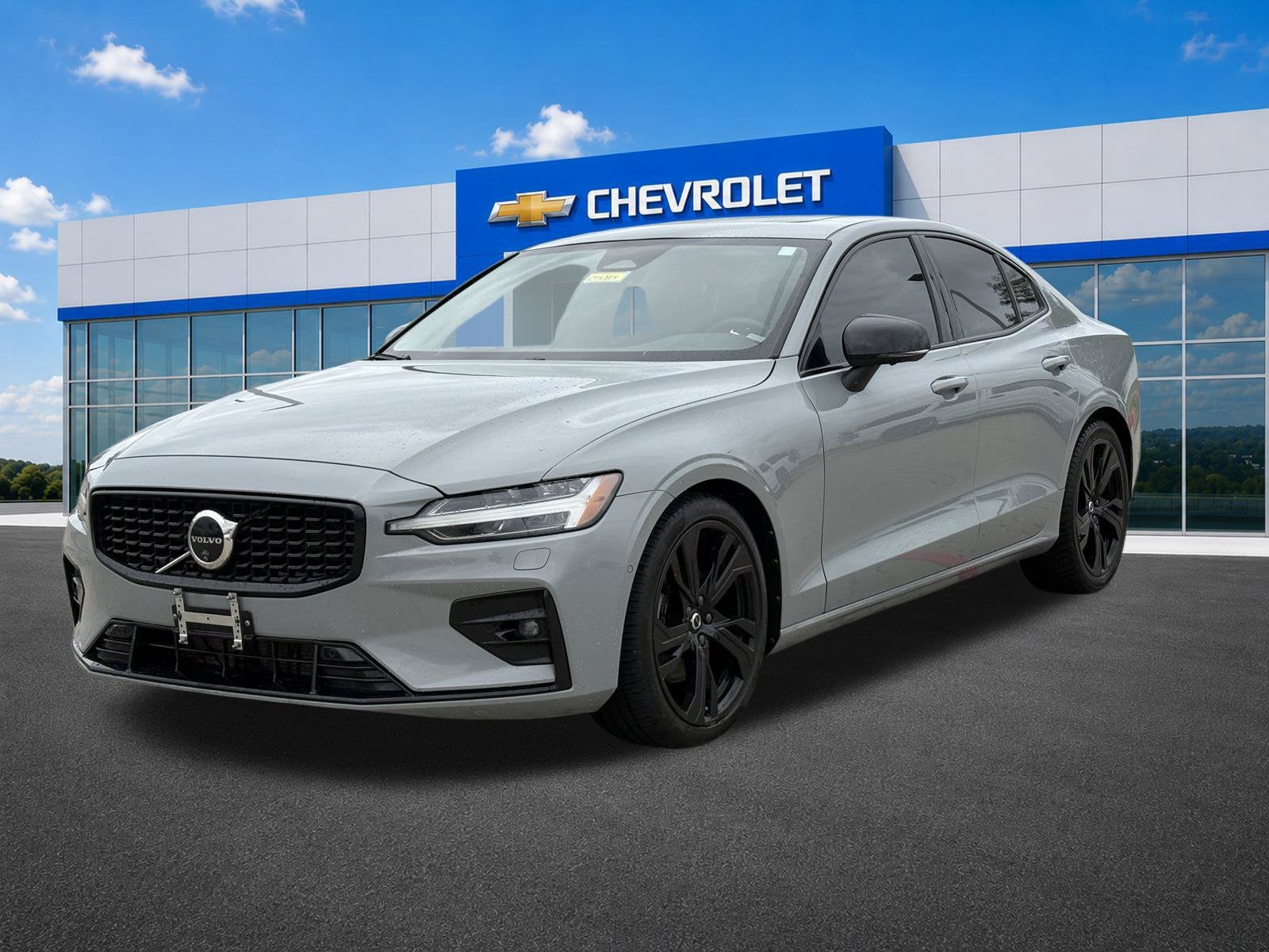 2024 Volvo S60 B5 Plus Dark Theme