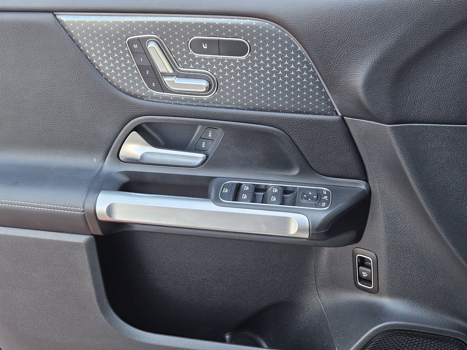 2025 Mercedes-Benz GLB 250 4MATIC®