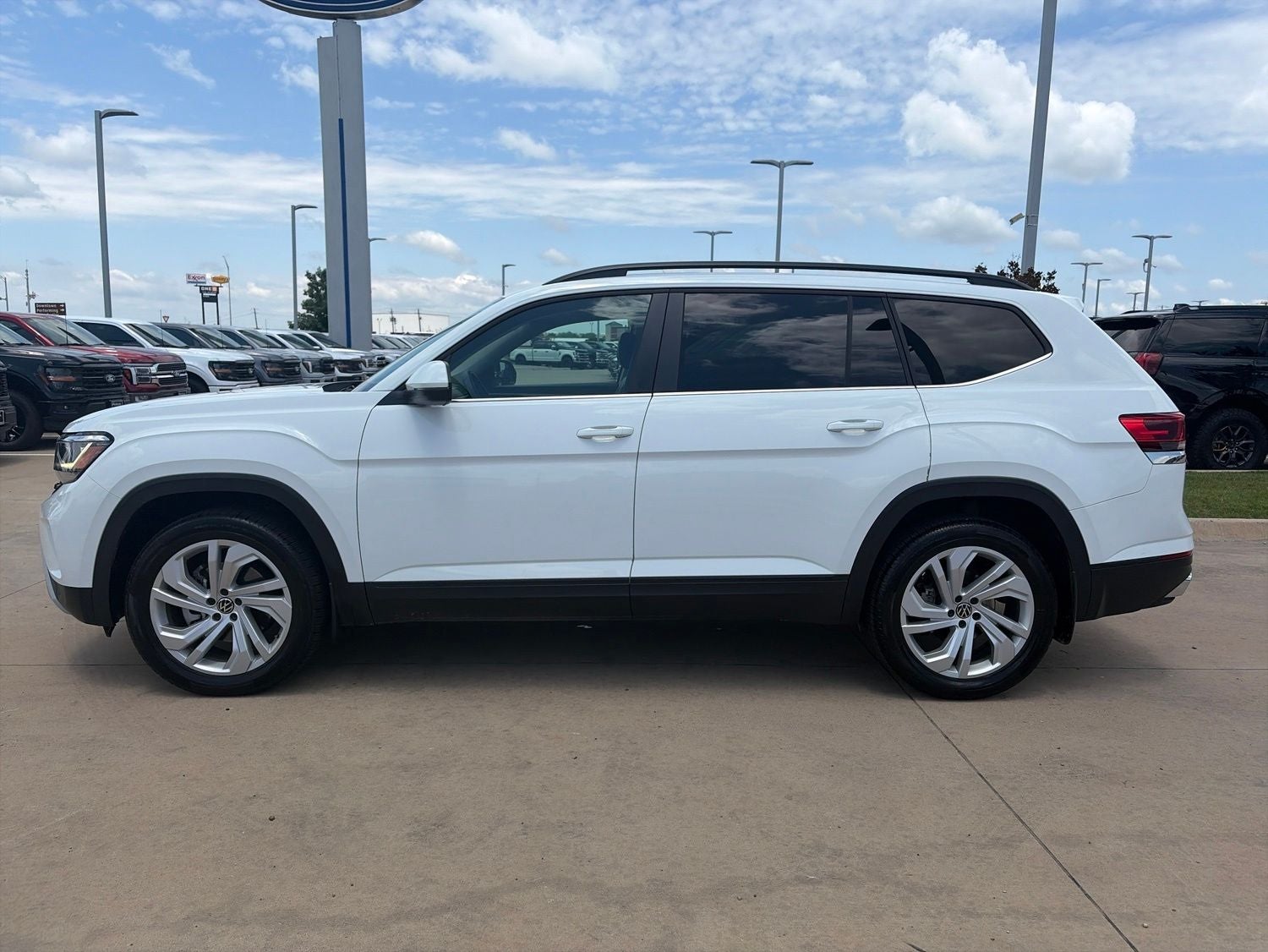 2022 Volkswagen Atlas 2.0T SE w/Technology