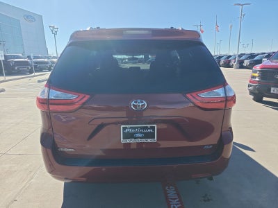 2015 Toyota Sienna XLE 8 Passenger