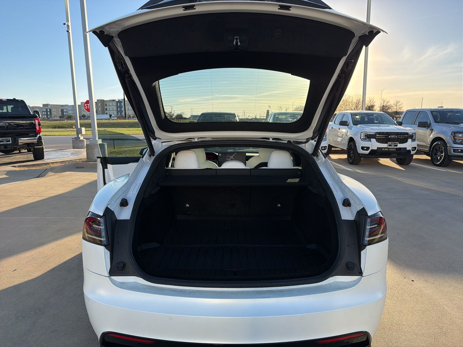 2023 Tesla Model S Base