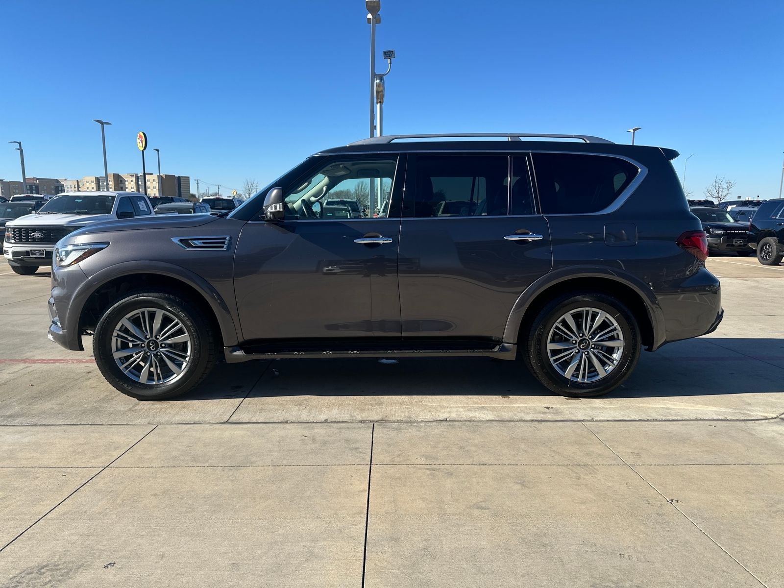 2024 INFINITI QX80 LUXE