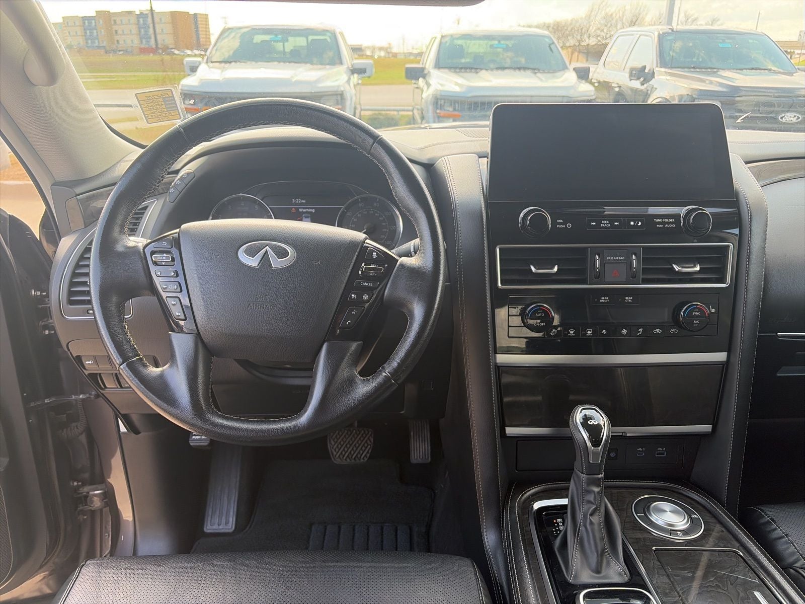 2024 INFINITI QX80 LUXE